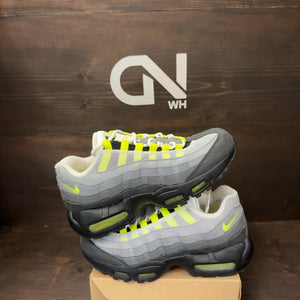 Nike Air Max 95 OG Neon (2020) (GS) Size 7Y (Pre-Owned) - Image 1