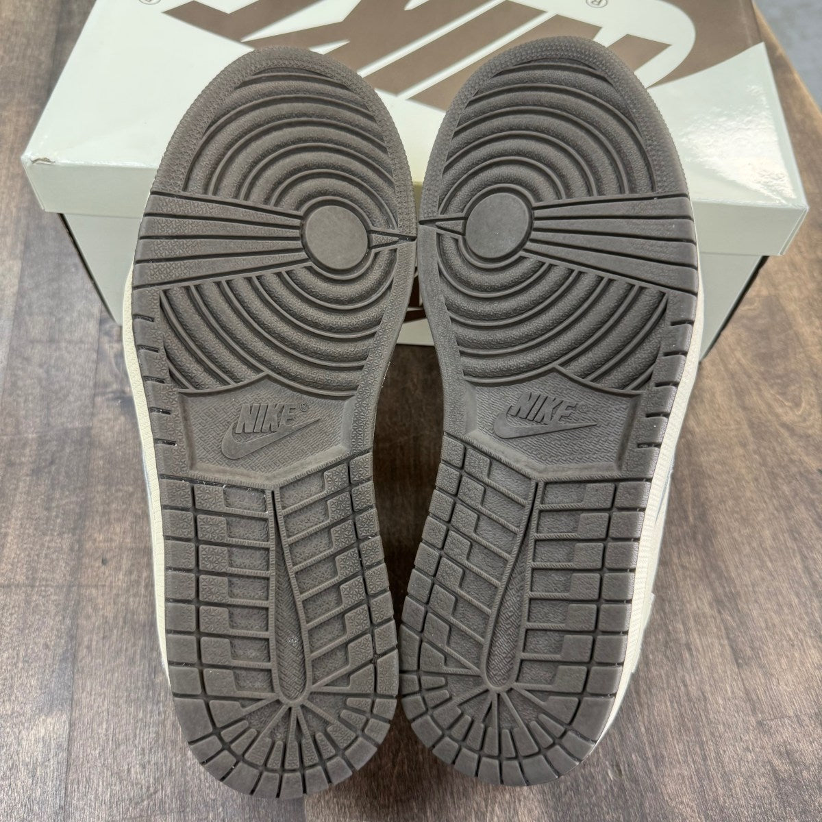 Jordan 1 Retro Low OG SP Travis Scott Reverse Mocha Size 10 (Pre-Owned) - Image 3