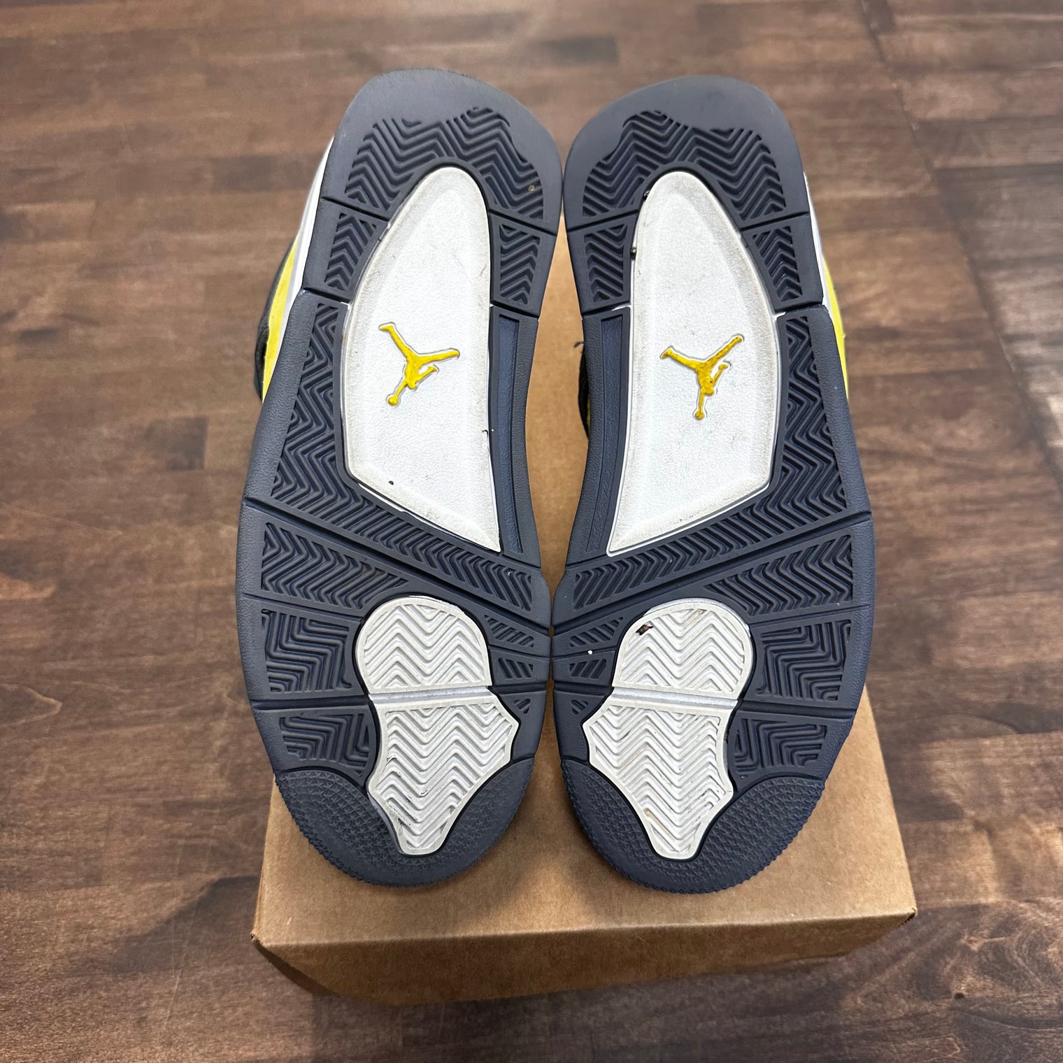 Lightning Jordan 4 (USED,No Box)