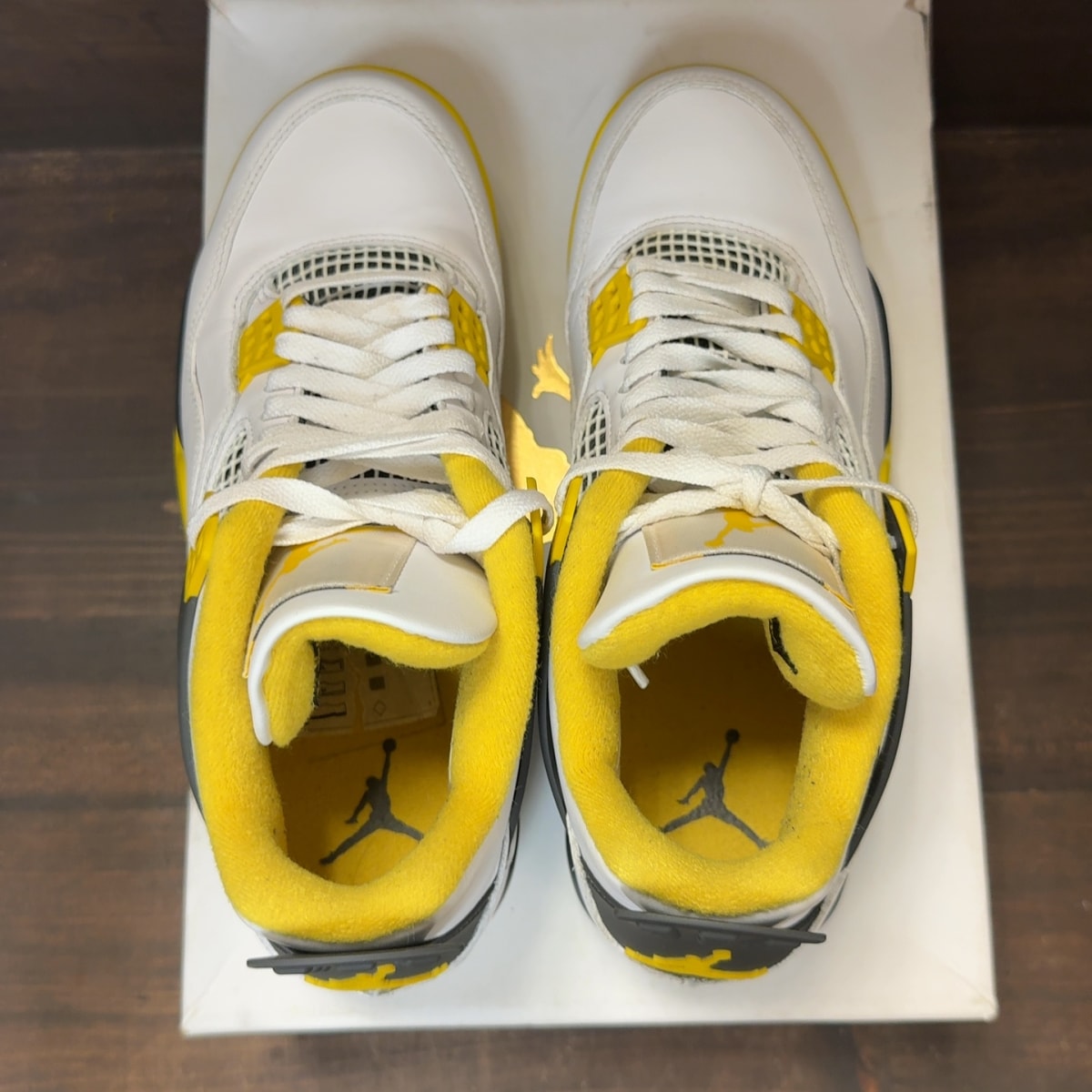 Jordan 4 Retro Vivid Sulfur (Women's) Size 9.5W (Pre-Owned)