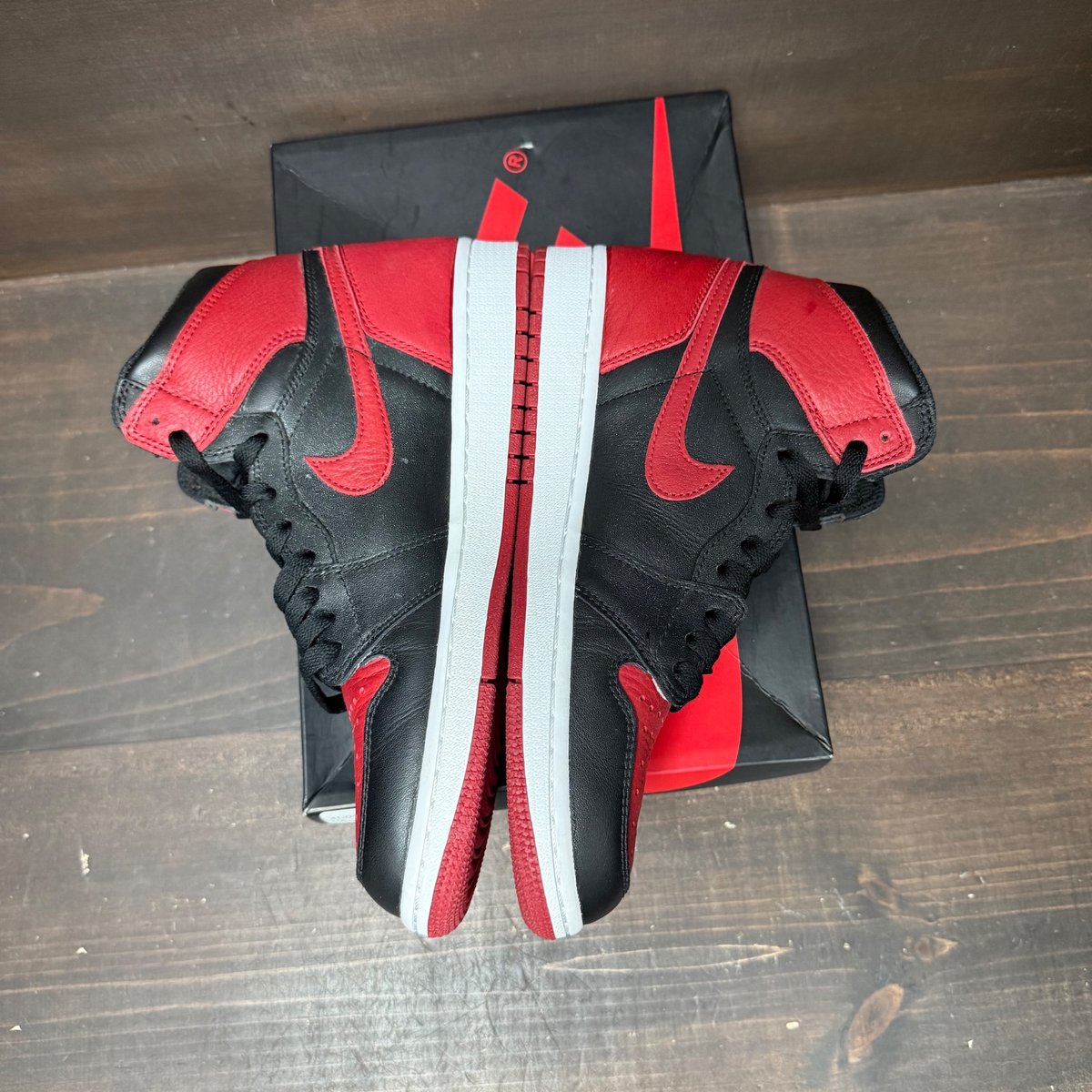 Jordan 1 Retro High Bred Banned (2016) Size 8.5 (Pre-Owned) - side
