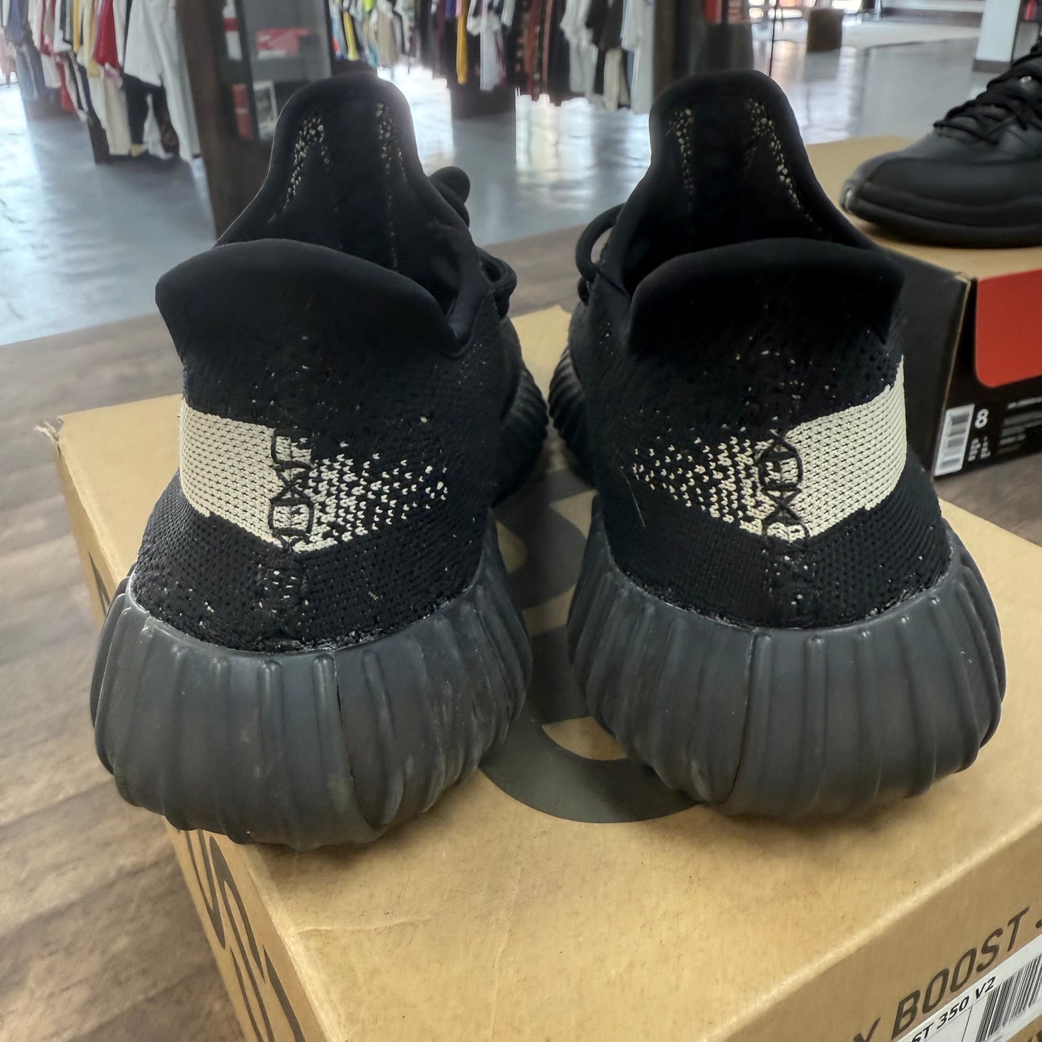 Oreo Yeezy 350 (USED)