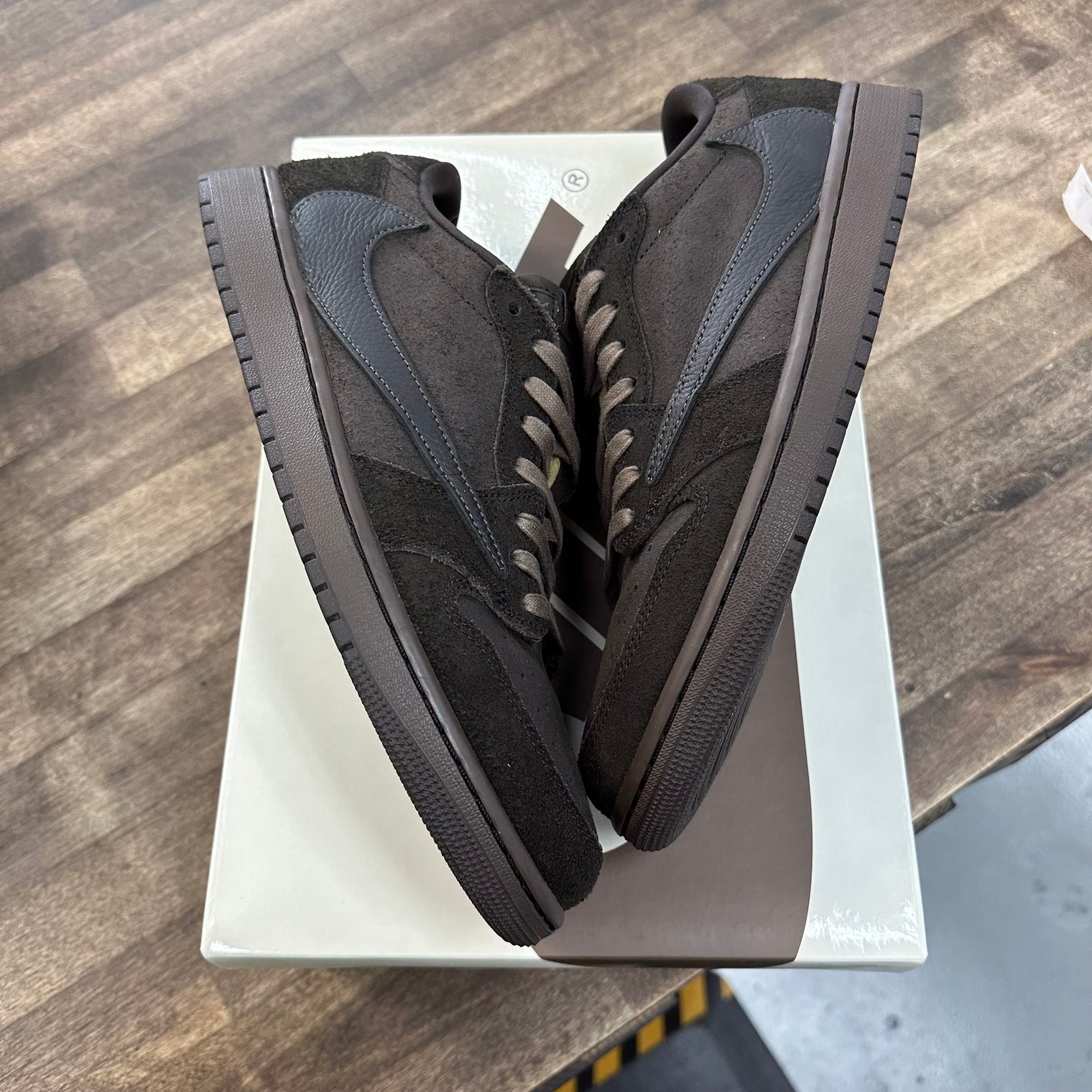 Travis Scott Velvet Brown Jordan 1 Low OG SP (USED)
