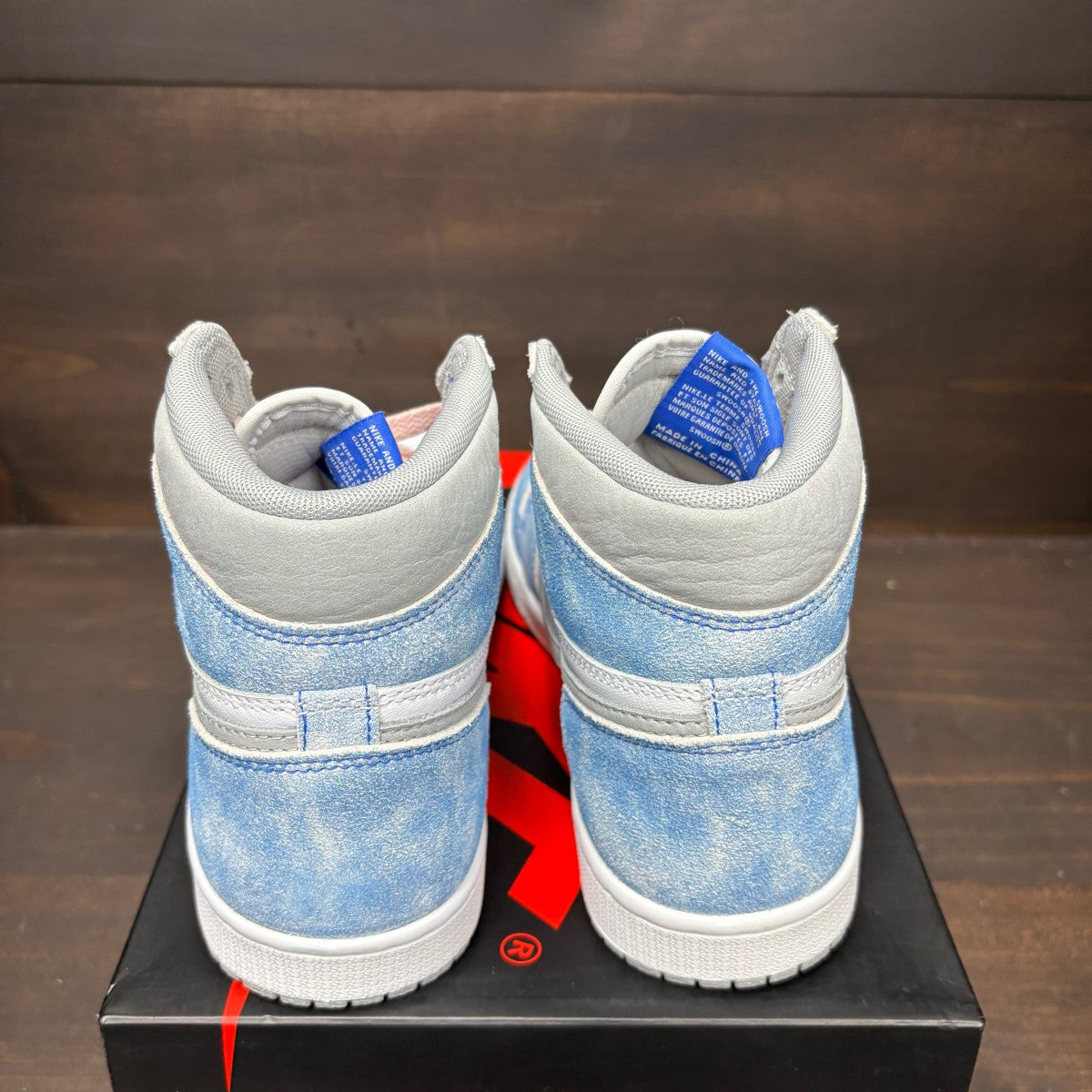 Jordan 1 Retro High OG Hyper Royal - Image 12
