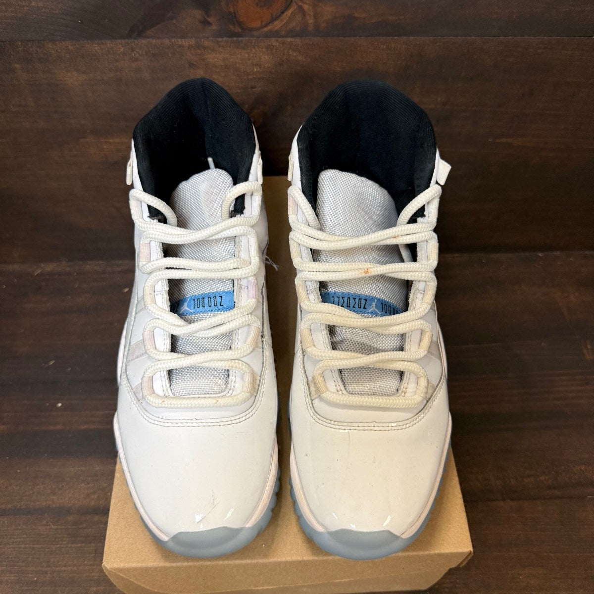 Jordan 11 Retro Legend Blue (2024) Size 10 (Pre-Owned) - Image 3
