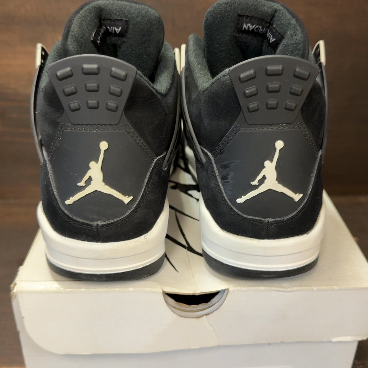Jordan 4 Retro White Thunder (GS) Size 7Y (Pre-Owned) - aux