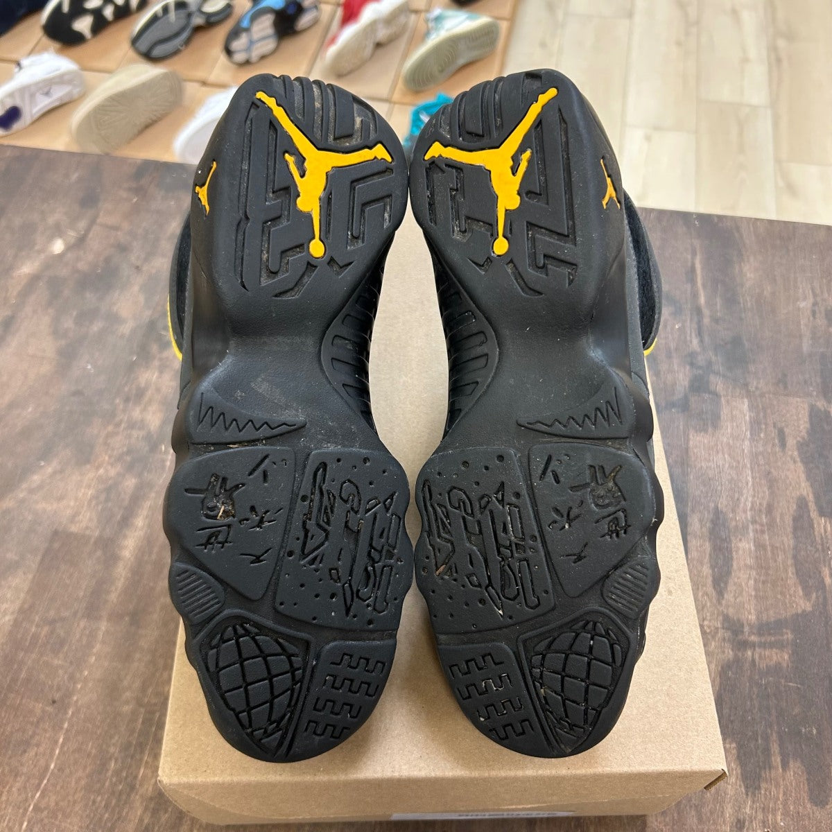 Jordan 9 Retro Dark Charcoal University Gold (GS) Size 6Y (Pre-Owned) - Image 5