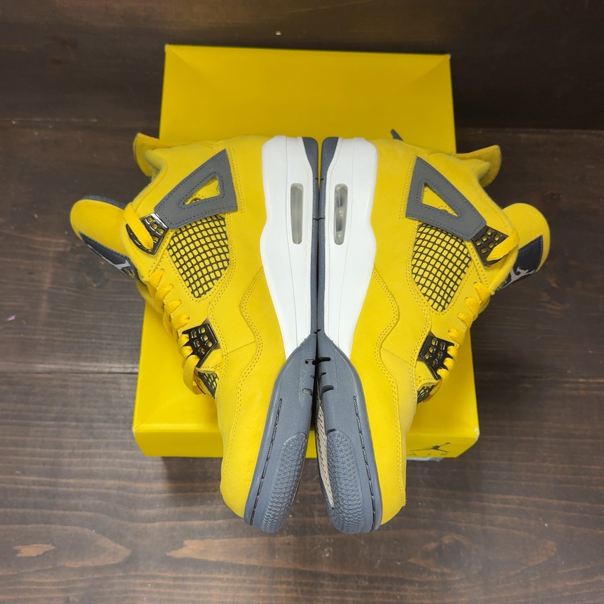 Jordan 4 Retro Lightning (2021) Size 11 (Pre-Owned) - aux