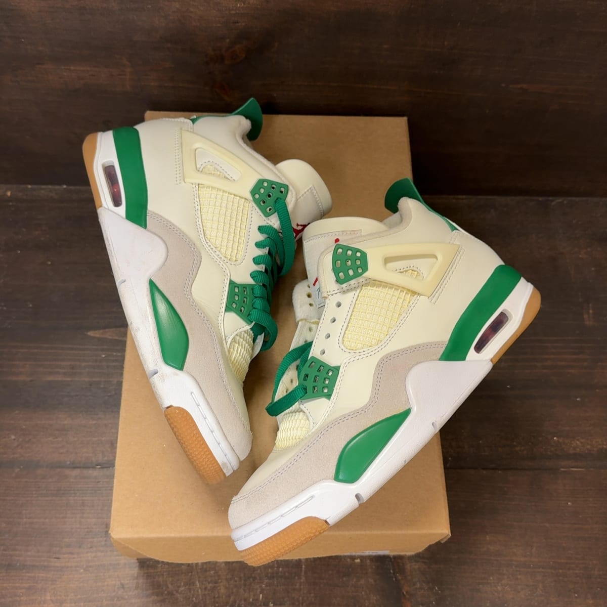 Jordan 4 Retro SB Pine Green Size 7 (Pre-Owned) - back