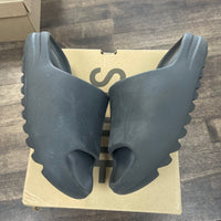 Onyx Yeezy Slide (USED)