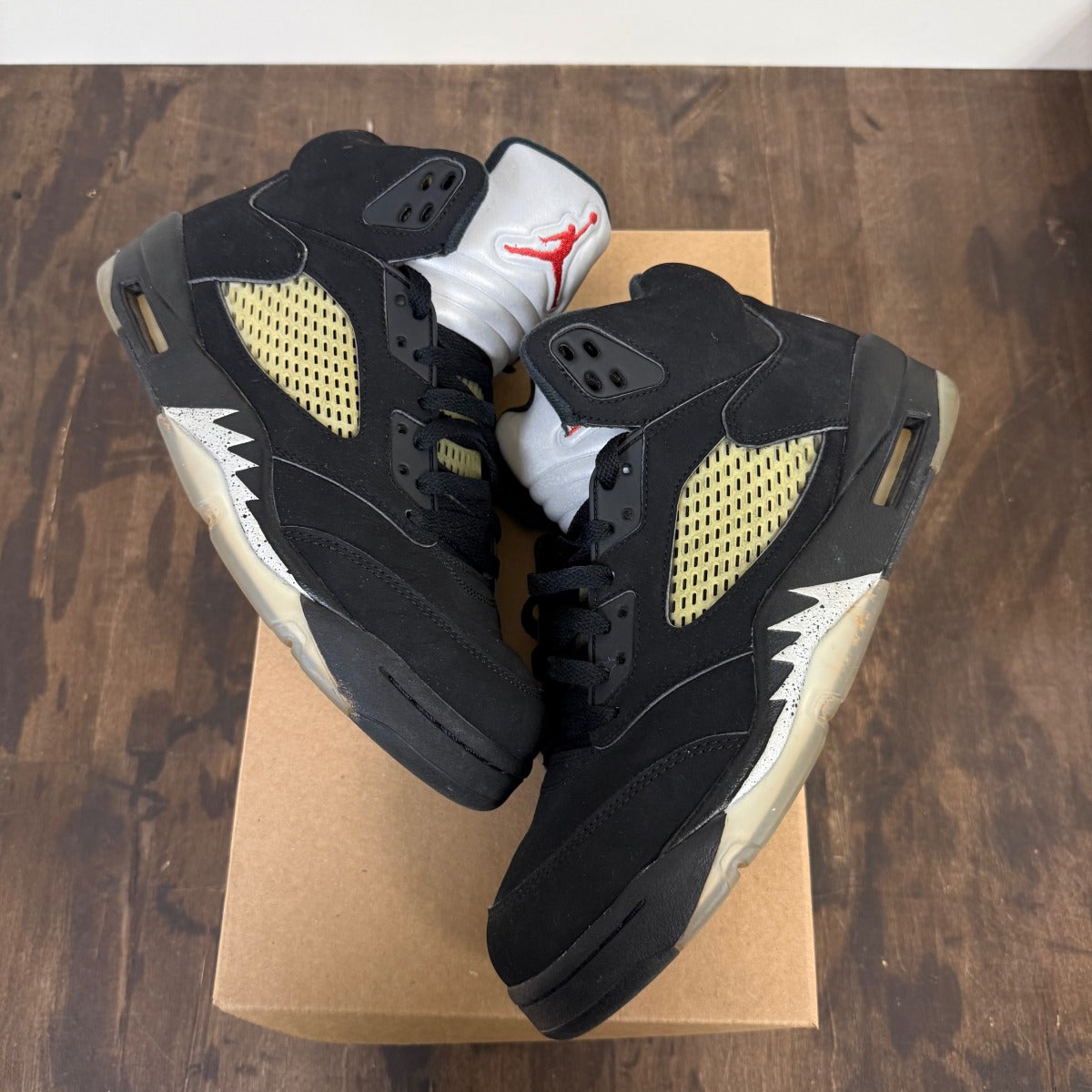 Jordan 5 Retro Black Metallic (2016) Size 9 (Pre-Owned) - Image 1