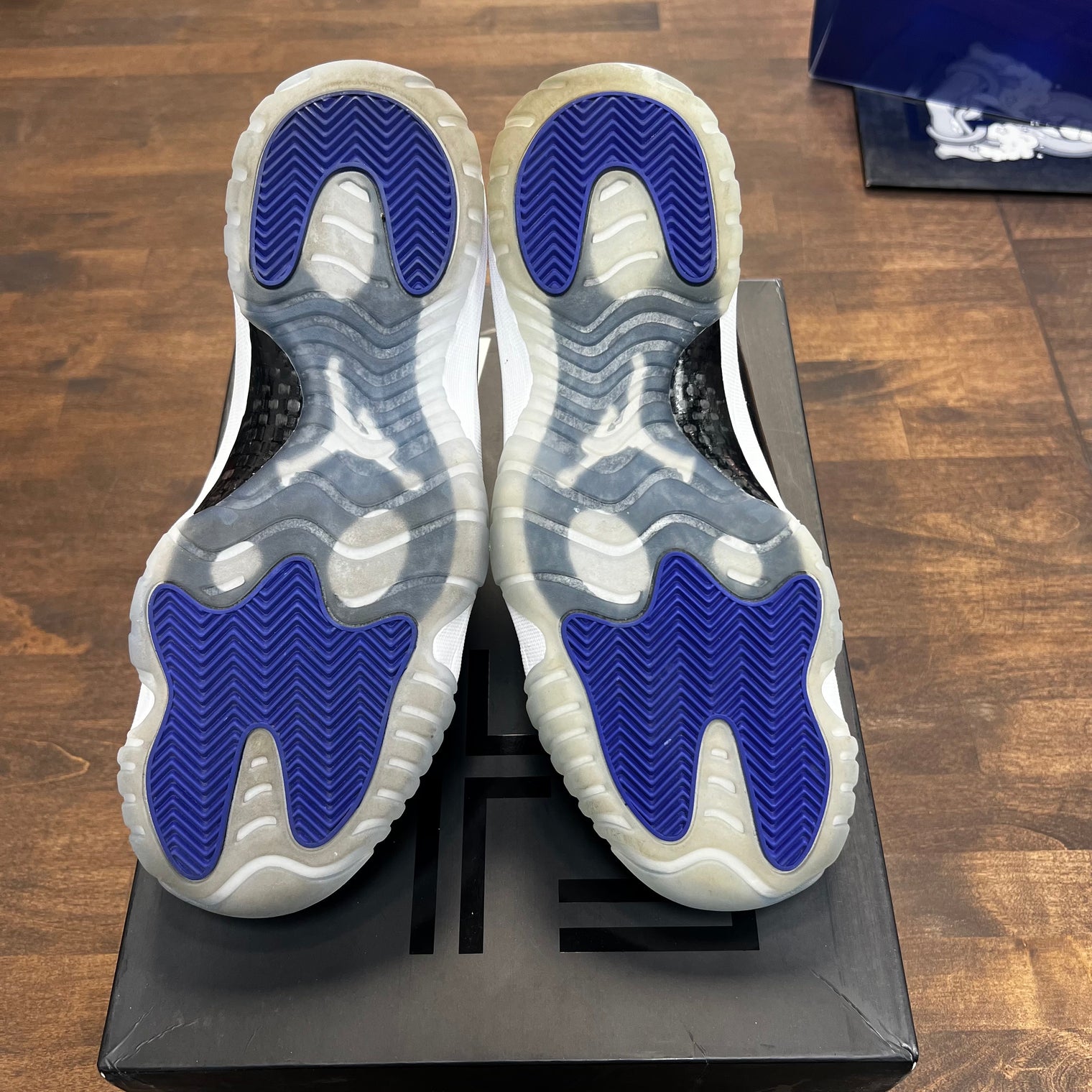 Space Jam Jordan 11 Retro (USED)