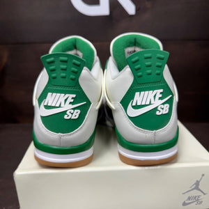 Jordan 4 Retro SB Pine Green Size 9.5 (Pre-Owned) - sole