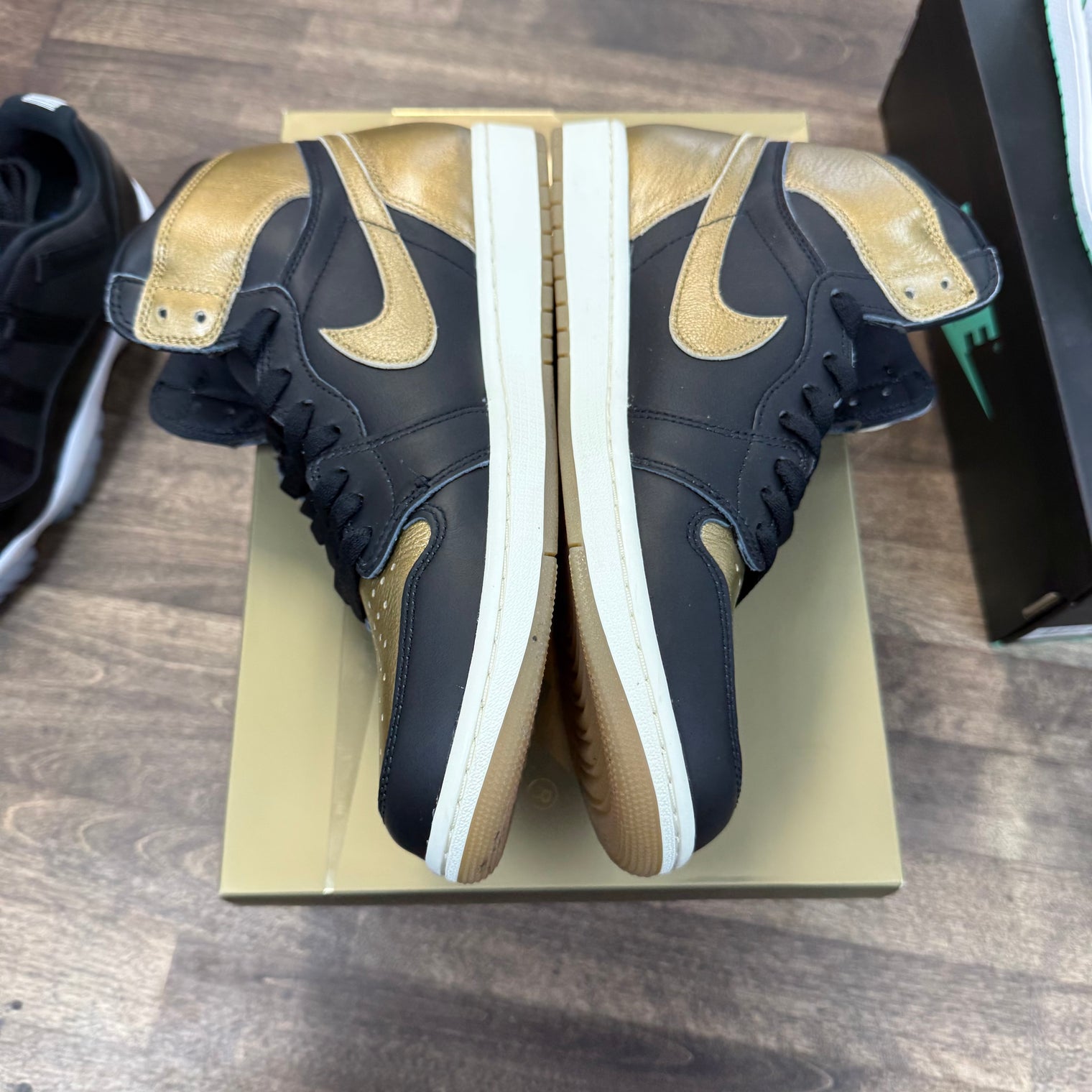Black Metallic Gold Jordan 1 High (USED)