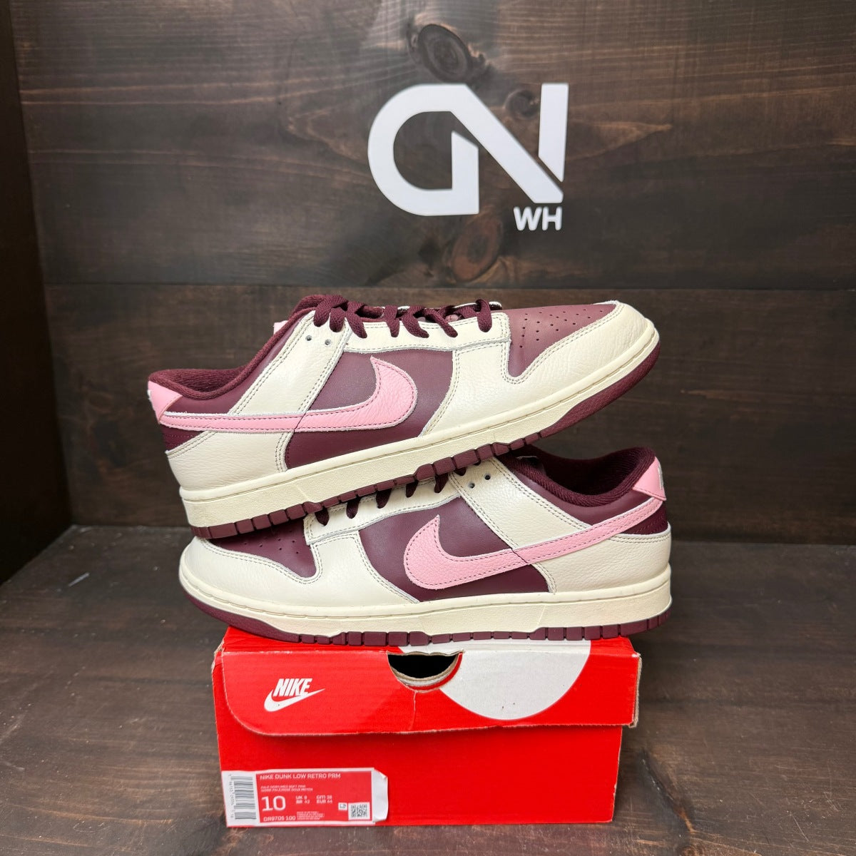 Nike Dunk Low Retro PRM Valentine's Day (2023) Size 10 (Pre-Owned)