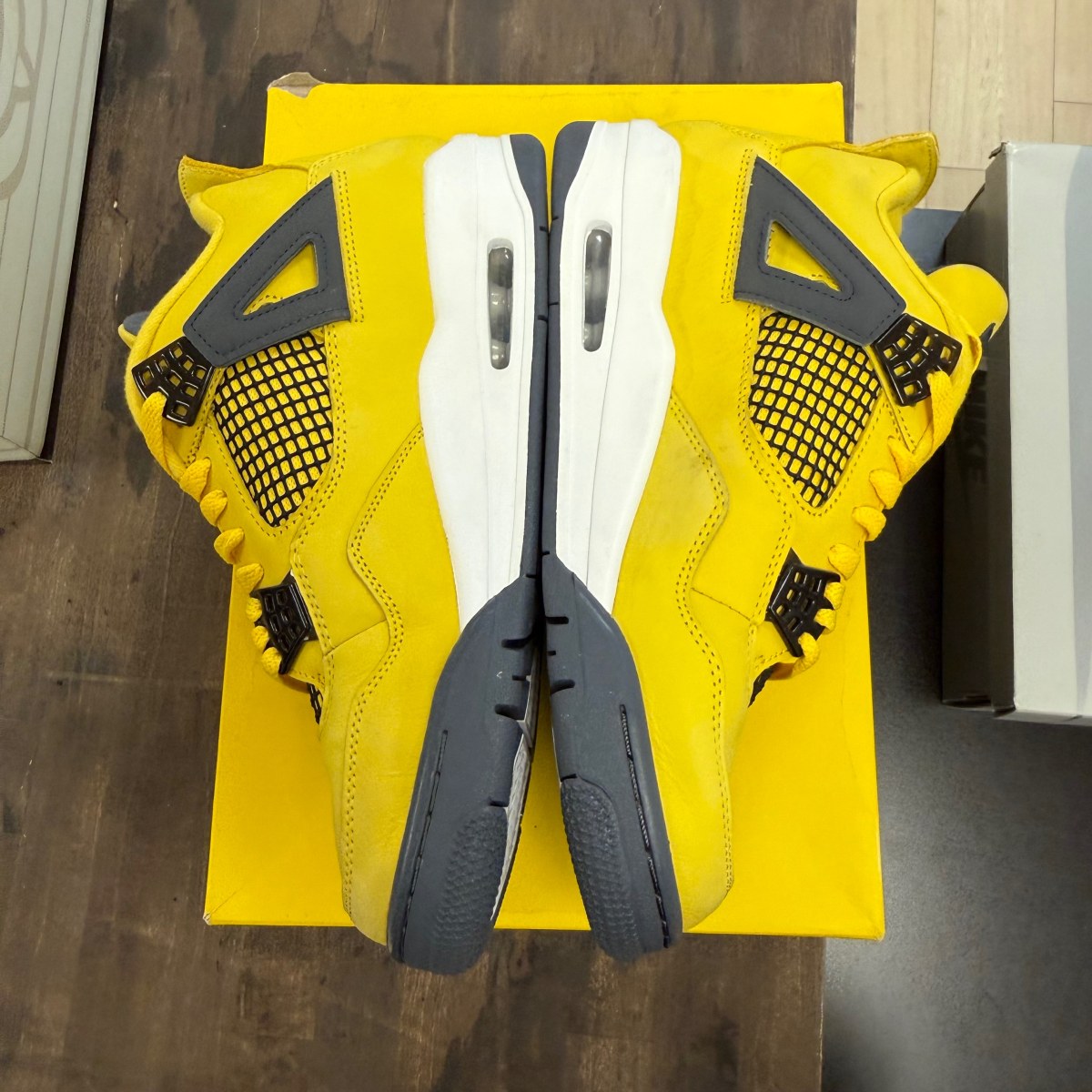 Jordan 4 Retro Lightning (2021) - Image 3