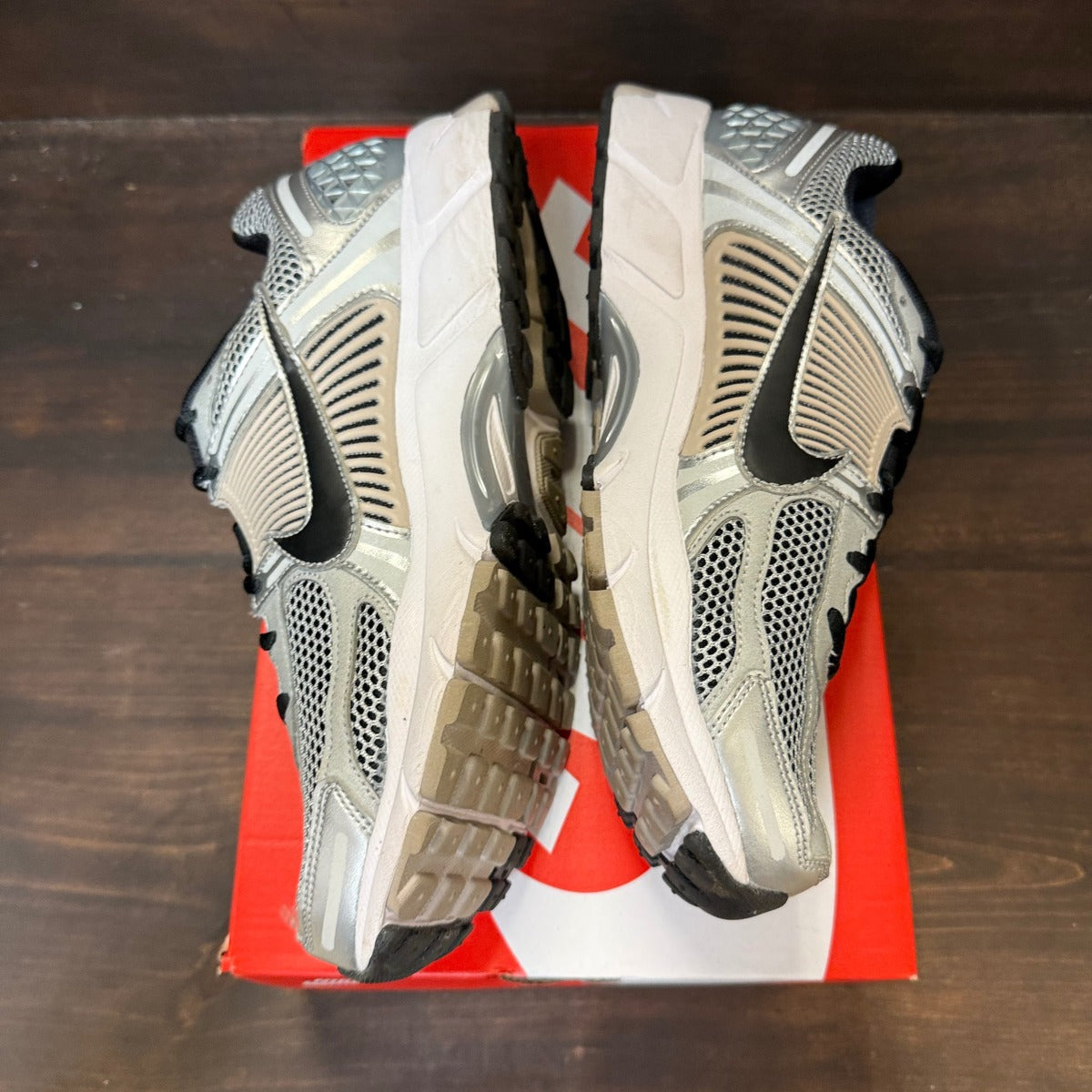 Nike Zoom Vomero 5 Metallic Silver College Grey Size 11 (Pre-Owned)