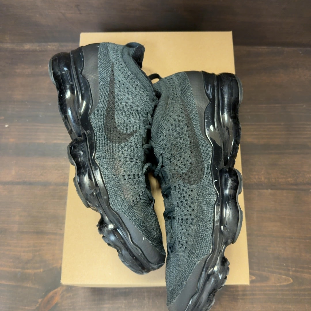 Nike Air VaporMax 2023 Flyknit Black Anthracite Size 9.5 (Pre-Owned) - Image 2