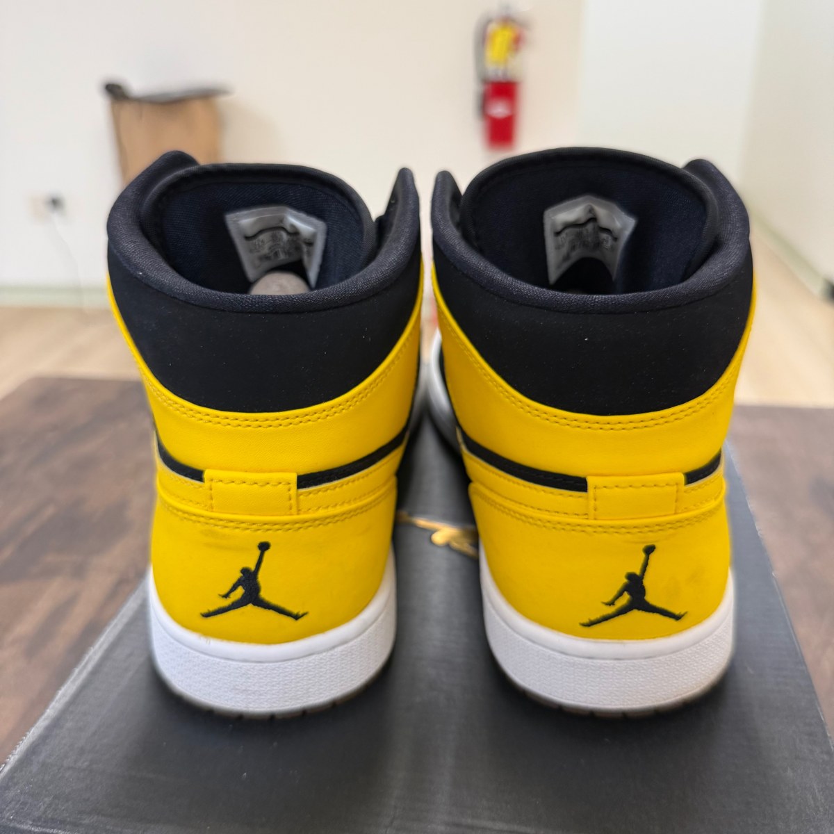 Jordan 1 Retro Mid New Love (2017) - Image 3