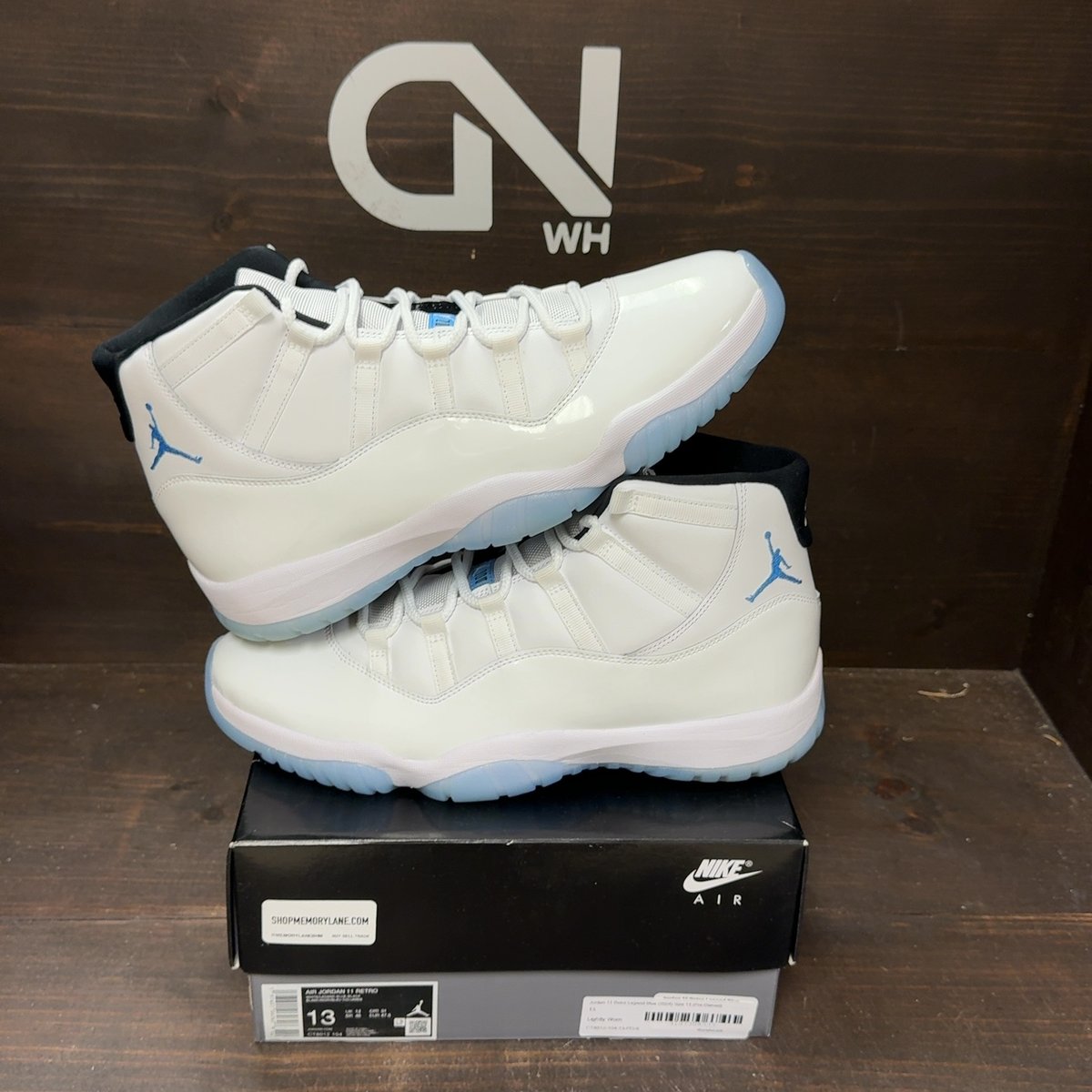 Jordan 11 Retro Legend Blue (2024) Size 13 (Pre-Owned) - front