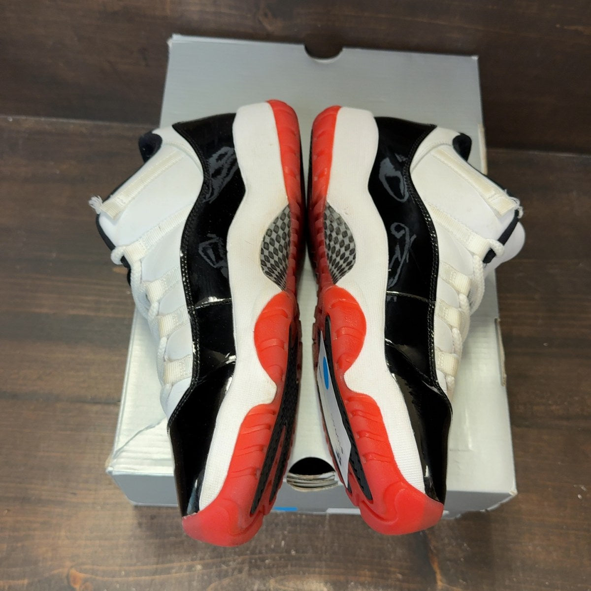 Jordan 11 Retro Low Concord Bred Size 9.5 (Pre-Owned) - Image 4