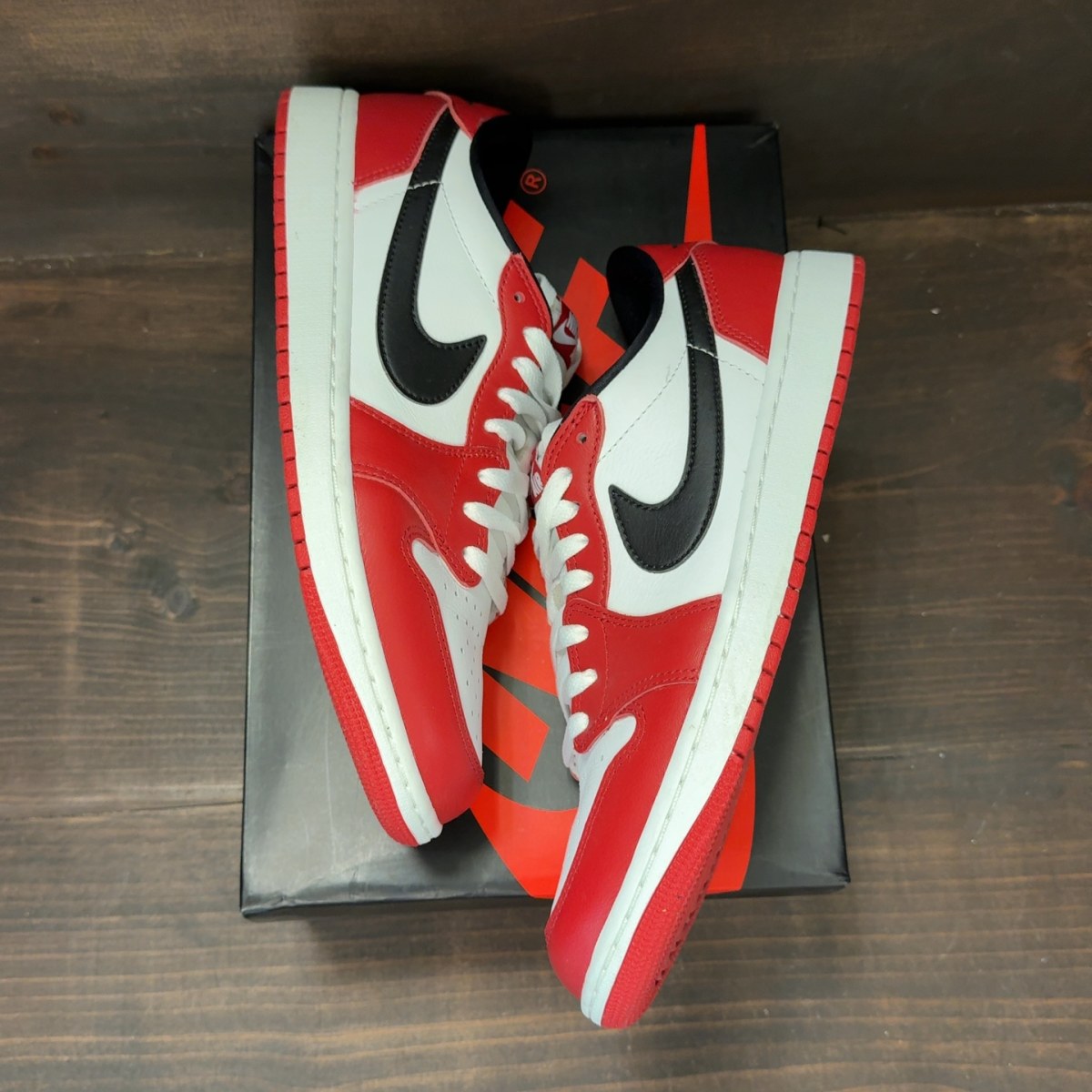 Jordan 1 Retro Low OG Chicago (2025) - Image 2