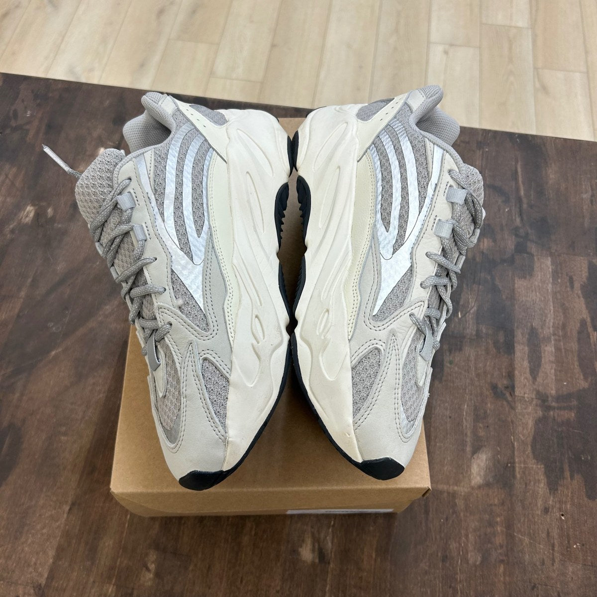 adidas Yeezy Boost 700 V2 Static Size 10.5 (Pre-Owned) - Image 3