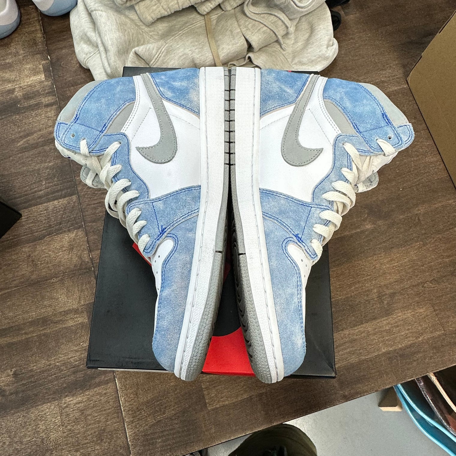 Hyper Royal Jordan 1 High (USED)