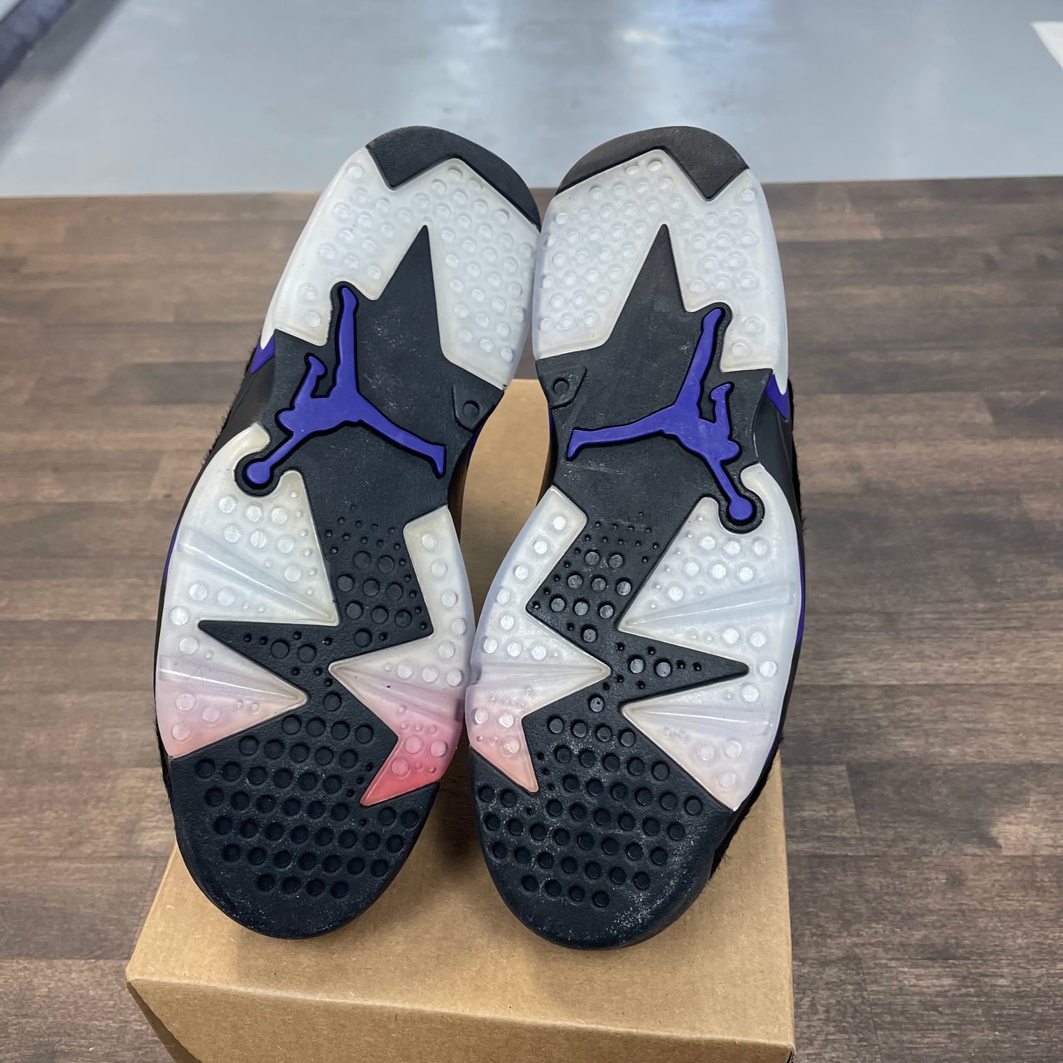 Social Status Jordan 6 (USED,No Box)