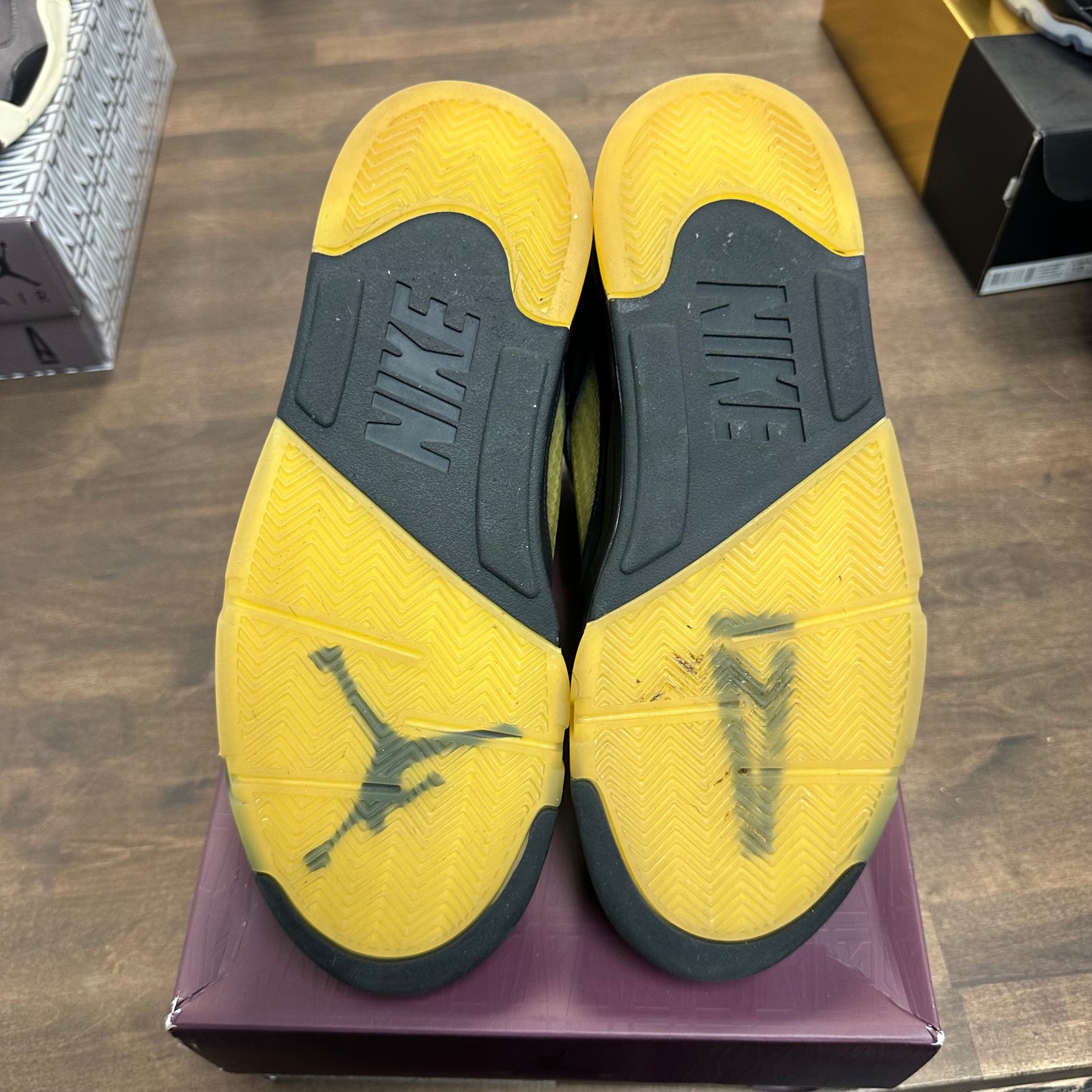 A Ma Maniere Dusk Jordan 5 (USED)