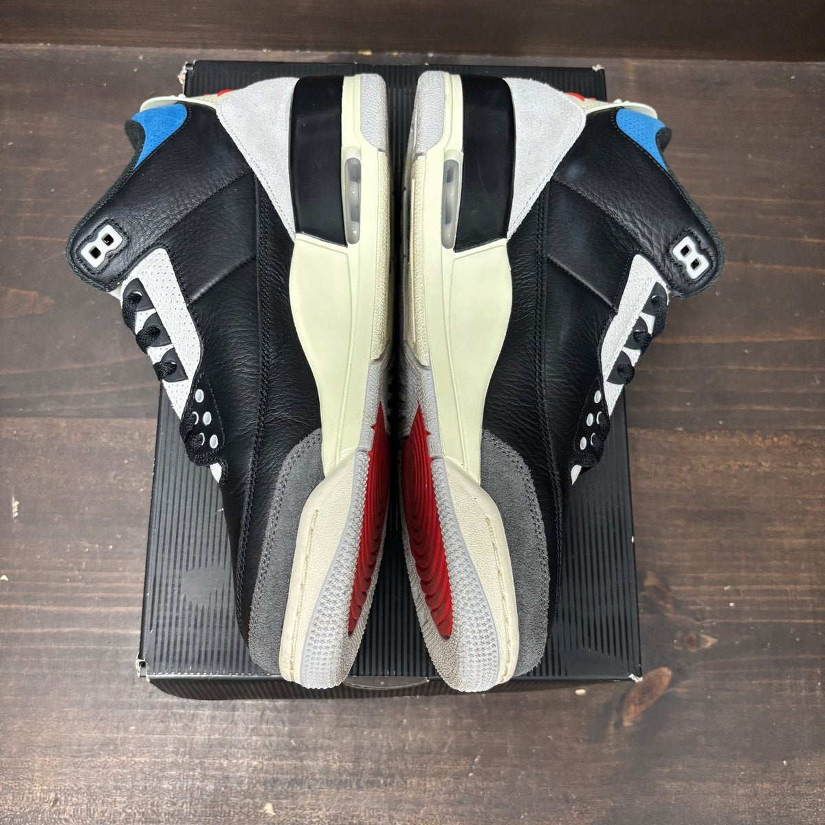 Jordan 3 Retro OG Rare Air Size 9 (Pre-Owned) - tag