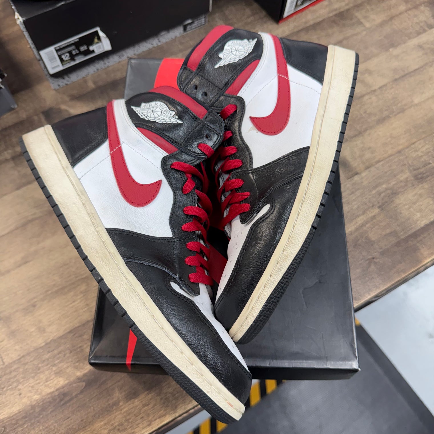 Black Gym Red Jordan 1 Retro High (USED)
