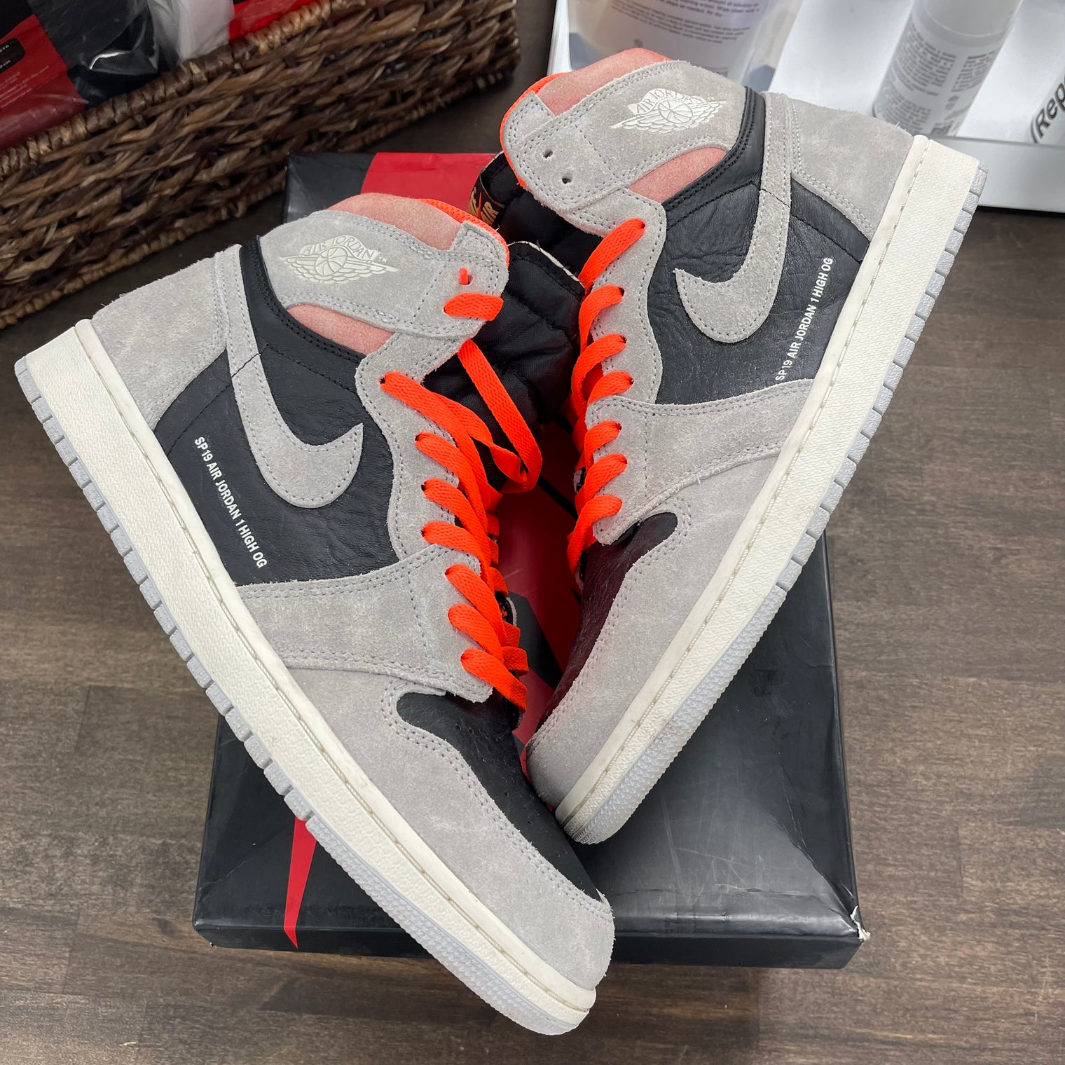 Neutral Grey Hyper Crimson Jordan 1 High (USED)