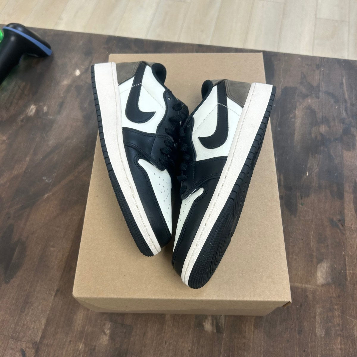Jordan 1 Retro Low OG Mocha (GS) Size 5Y (Pre-Owned) - Image 1