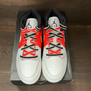 Jordan 1 Mid SE White Black Infrared (GS) - Image 3