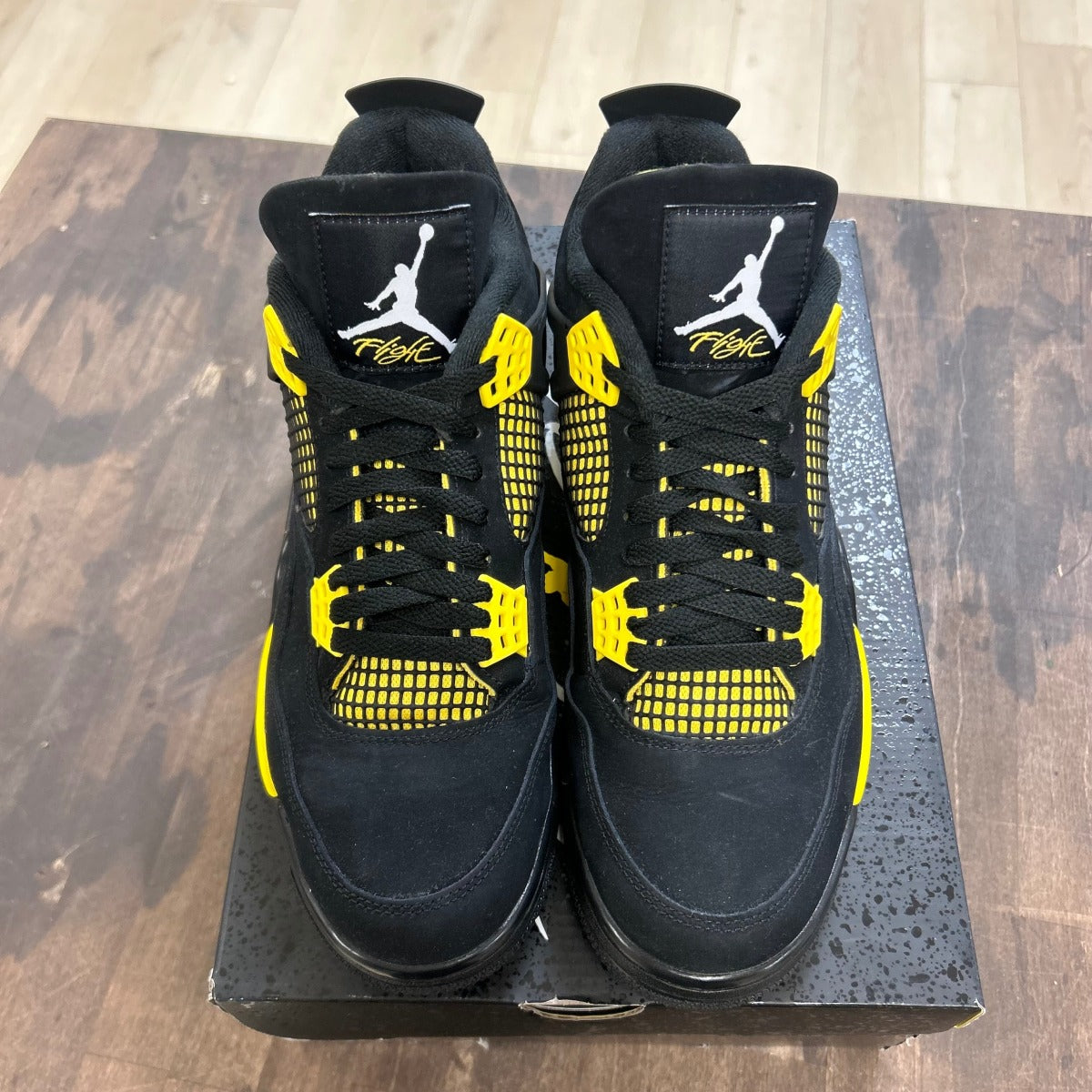 Jordan 4 Retro Thunder (2023) - Image 2