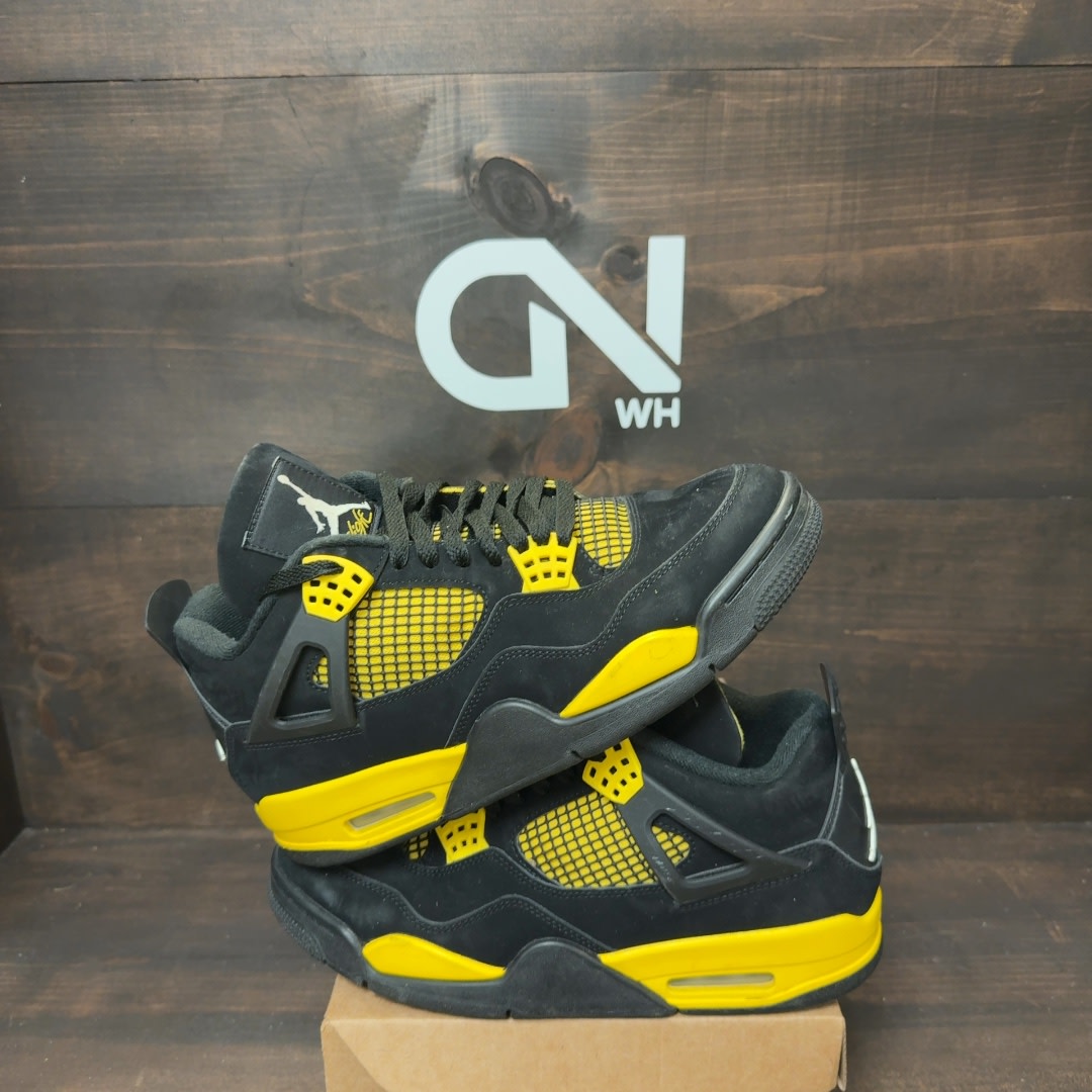 Jordan 4 Retro Thunder (2023) Size 9 (Pre-Owned) - Image 1