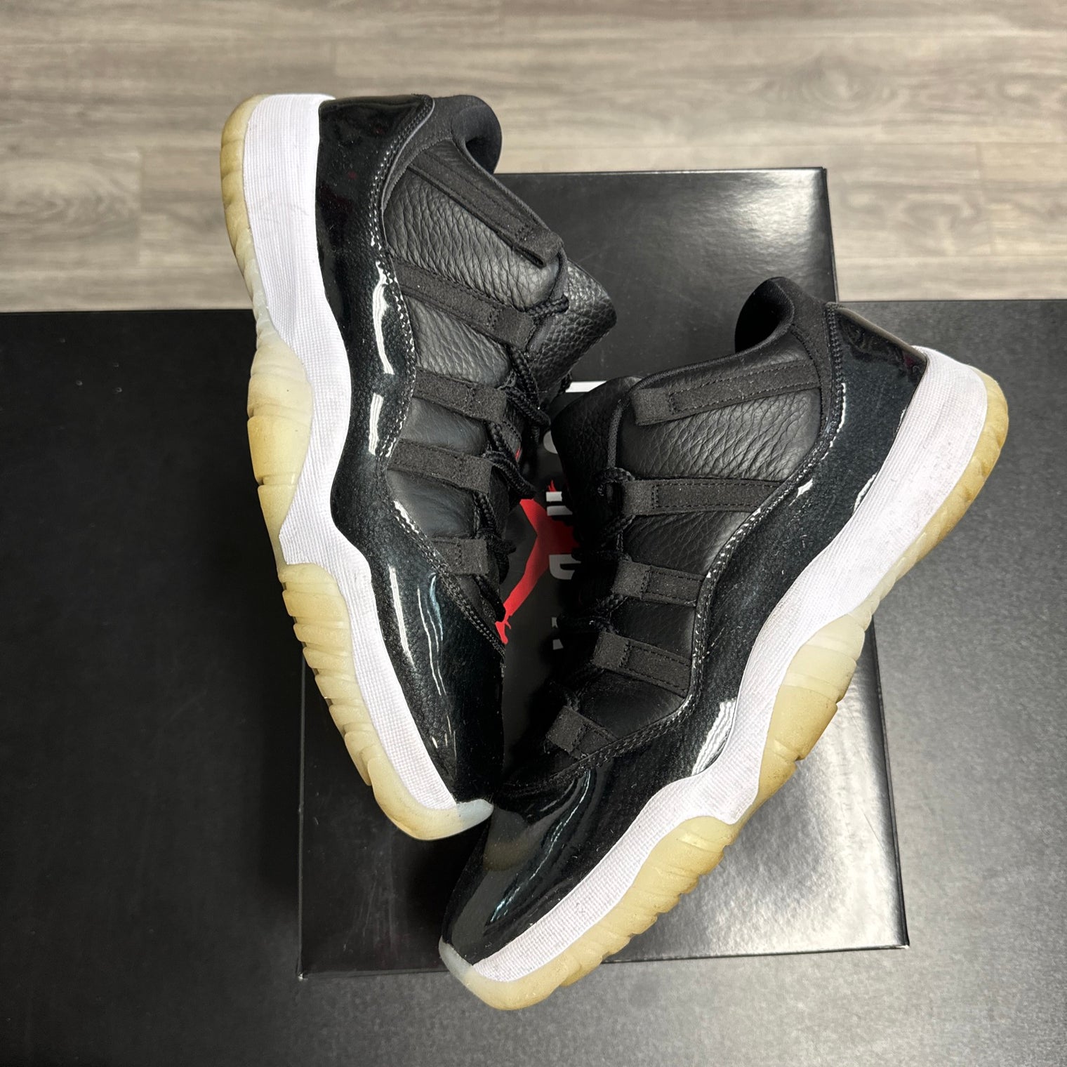 72-10 Jordan 11 Low (USED)