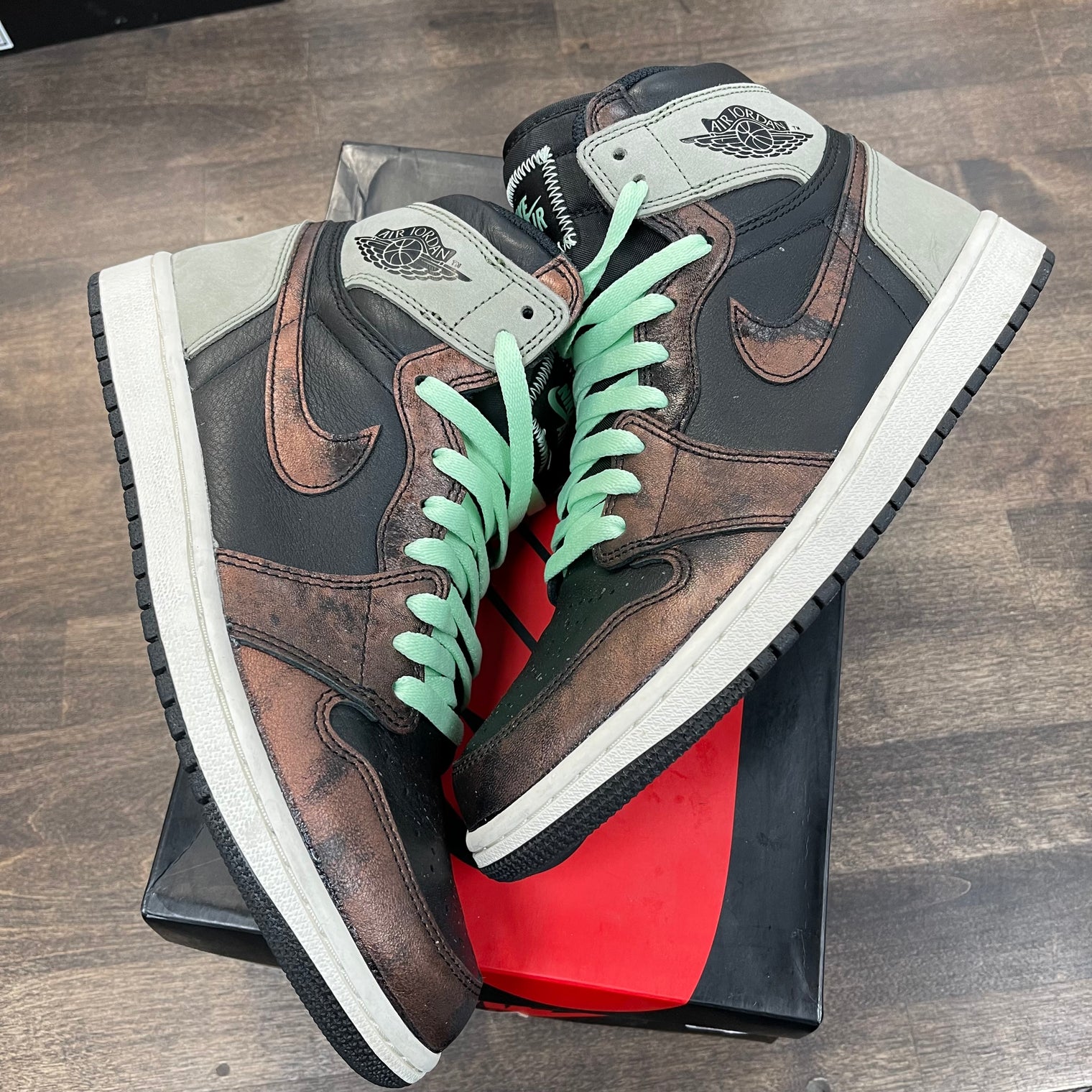 Patina Jordan 1 High (USED)