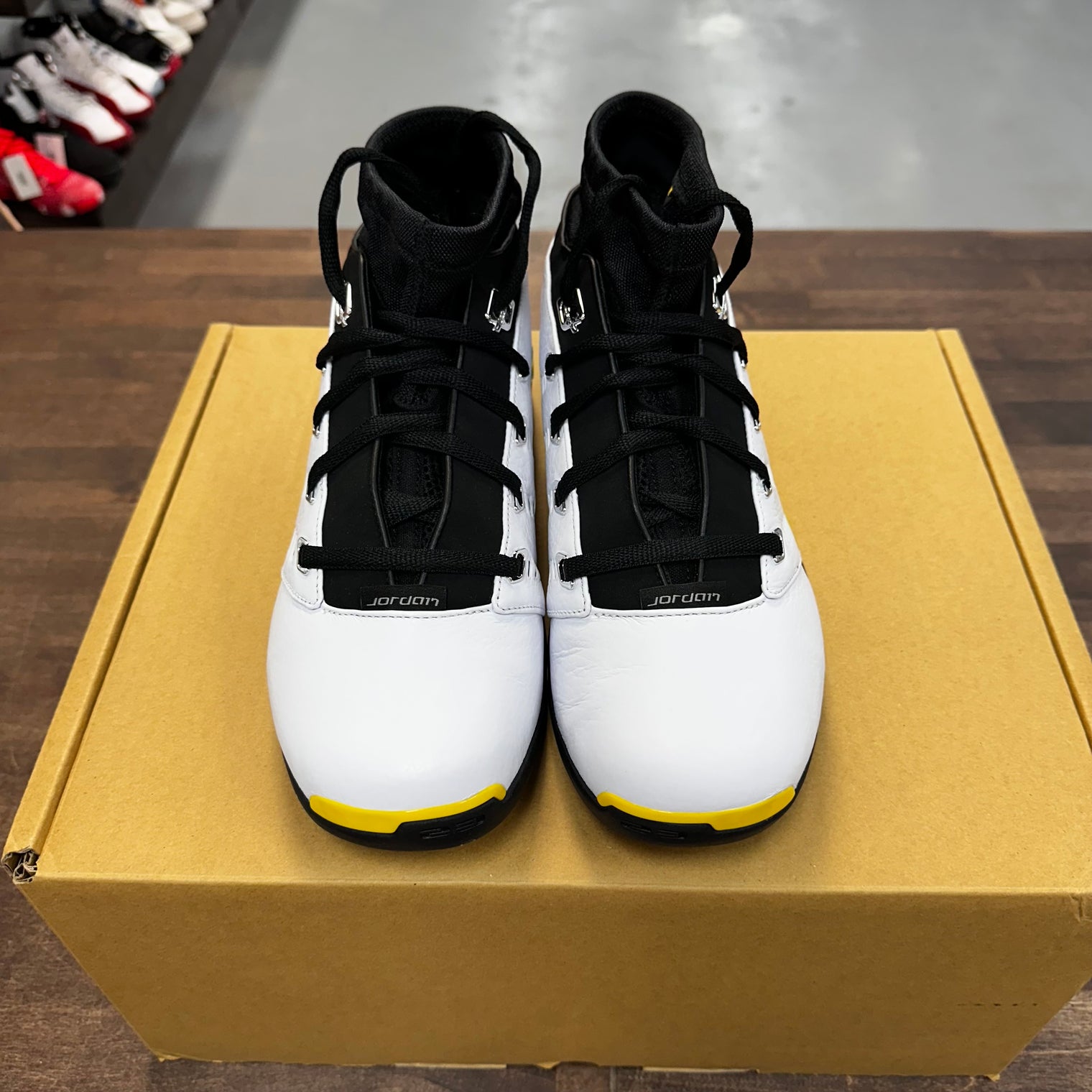 Lightning Jordan 17 (USED)