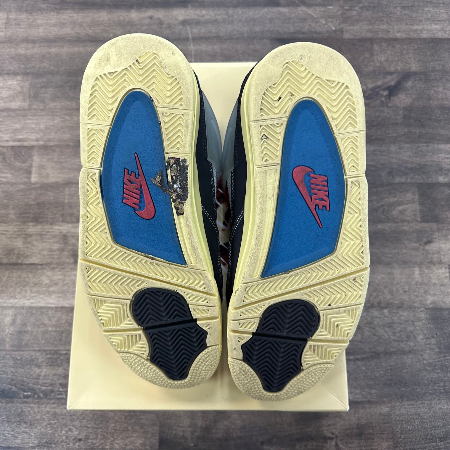 Jordan 4 Retro Union Off Noir (US 8) (USED)