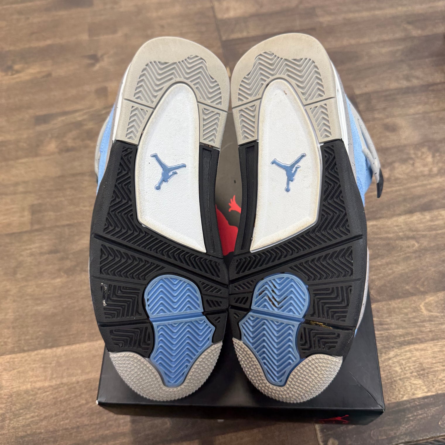 University Blue Jordan 4 Retro (GS) (USED)