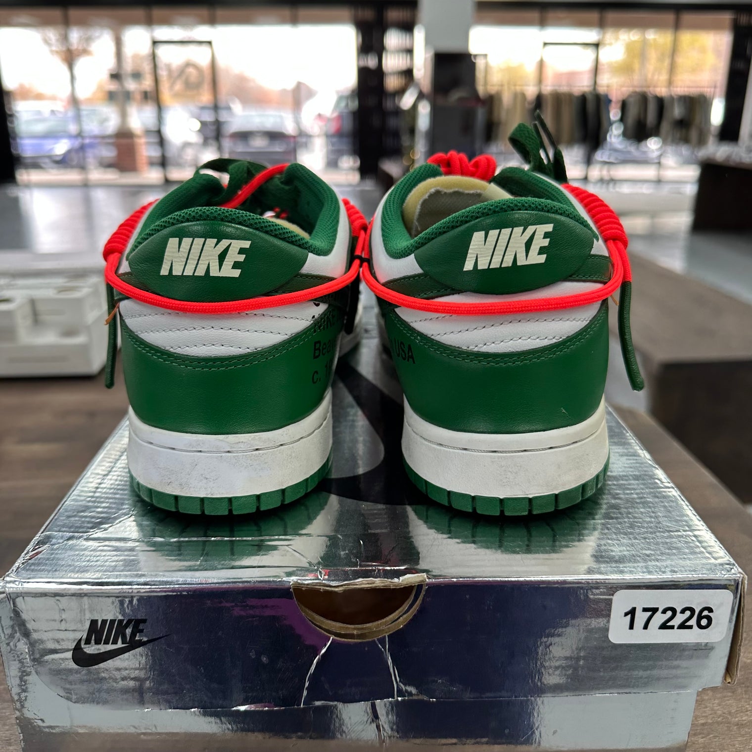 Off-White Pine Green Nike Dunk Low (USED)