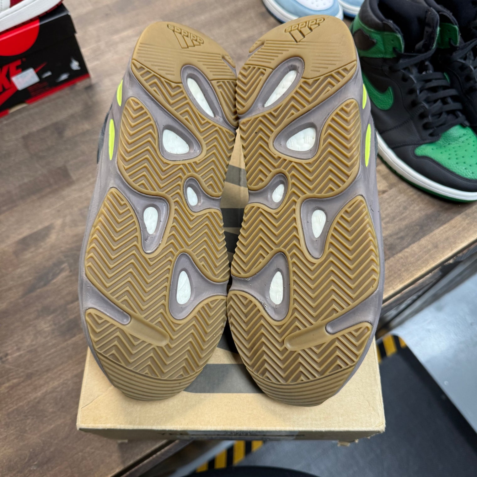 Mauve Yeezy 700 (USED)