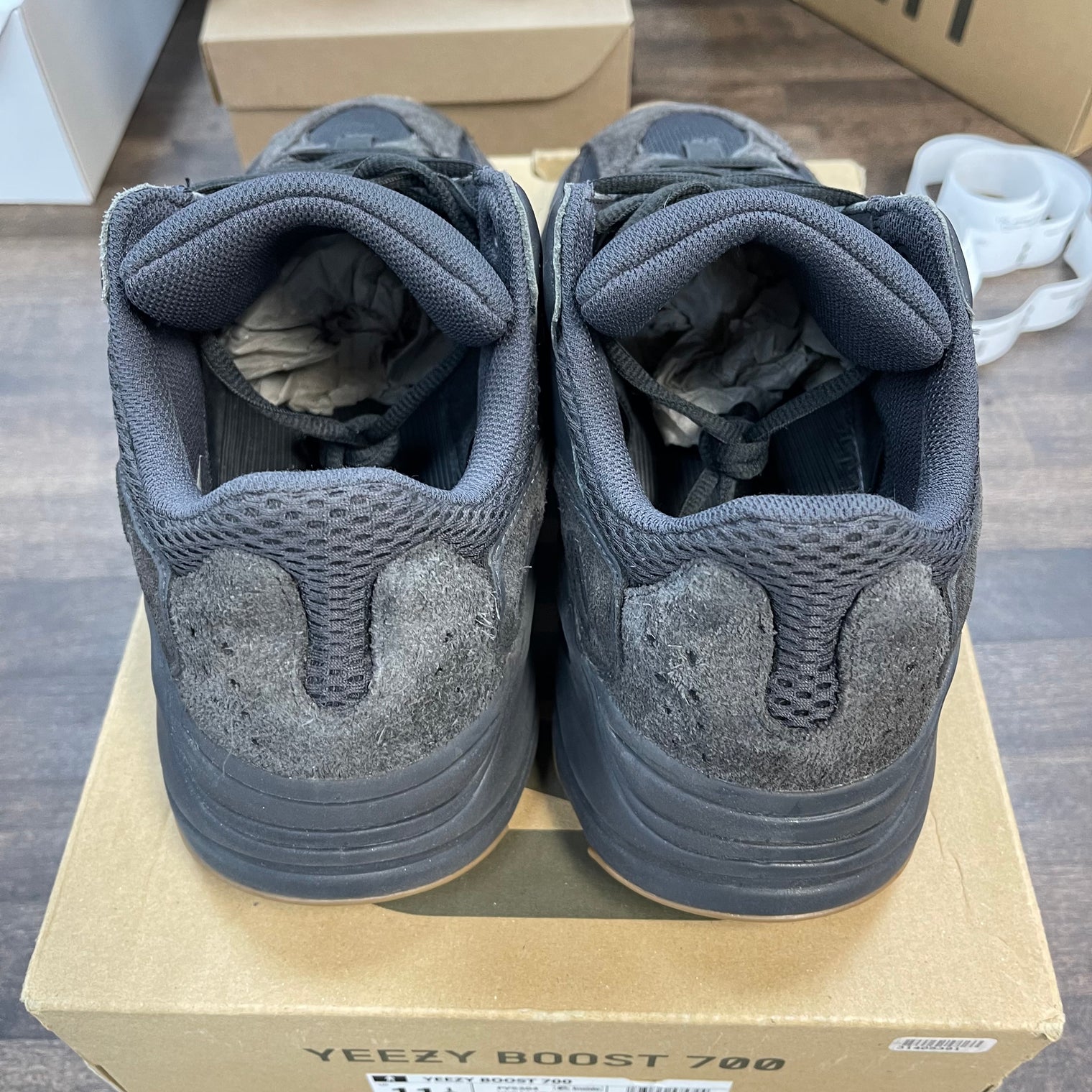 Utility Black Yeezy 700 (USED)