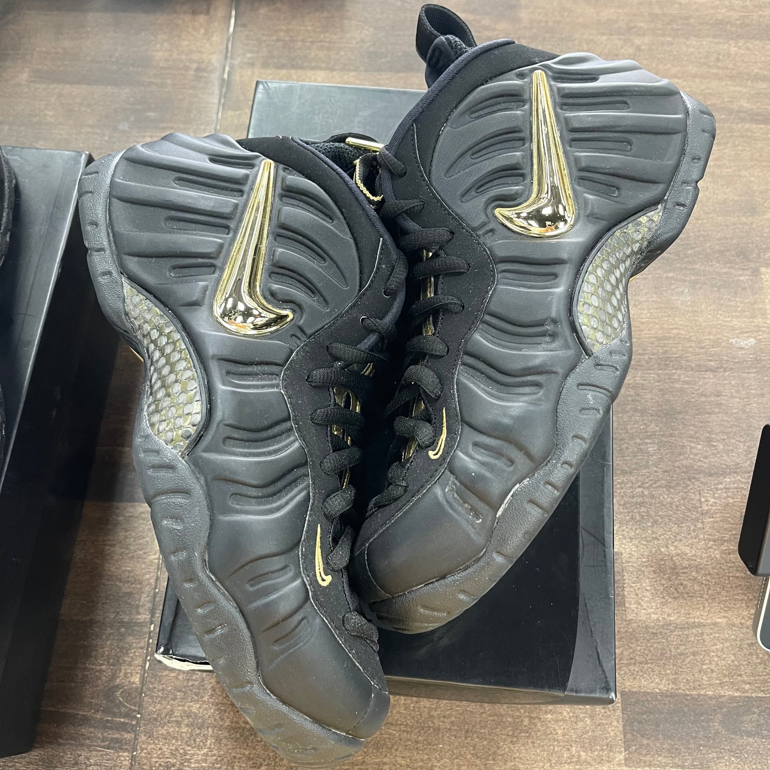 Black Metallic Gold Foamposite Pro (USED)