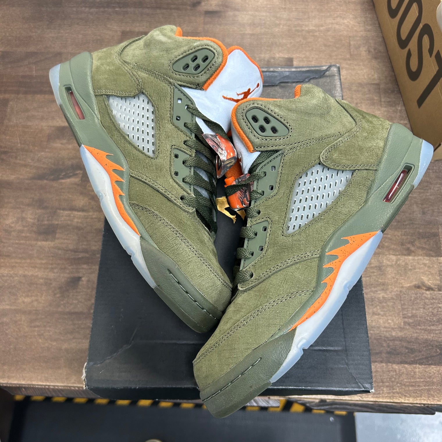 (GS) Olive Jordan 5 Retro (USED)