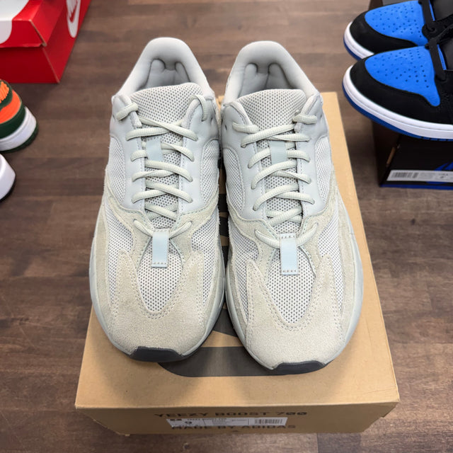Salt Yeezy 700 (USED)
