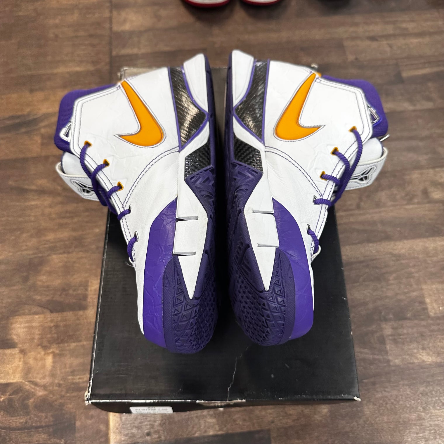 Think 16 Close Out Kobe 1 Protro (USED)