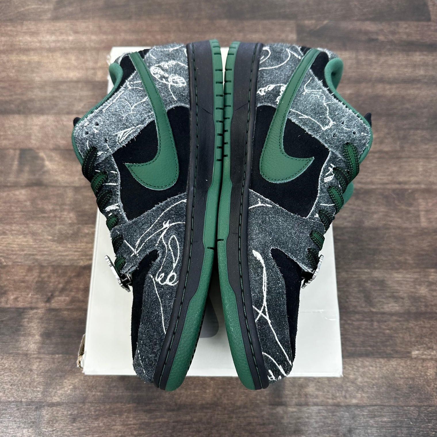 There Skateboards Nike SB Dunk Low (USED)